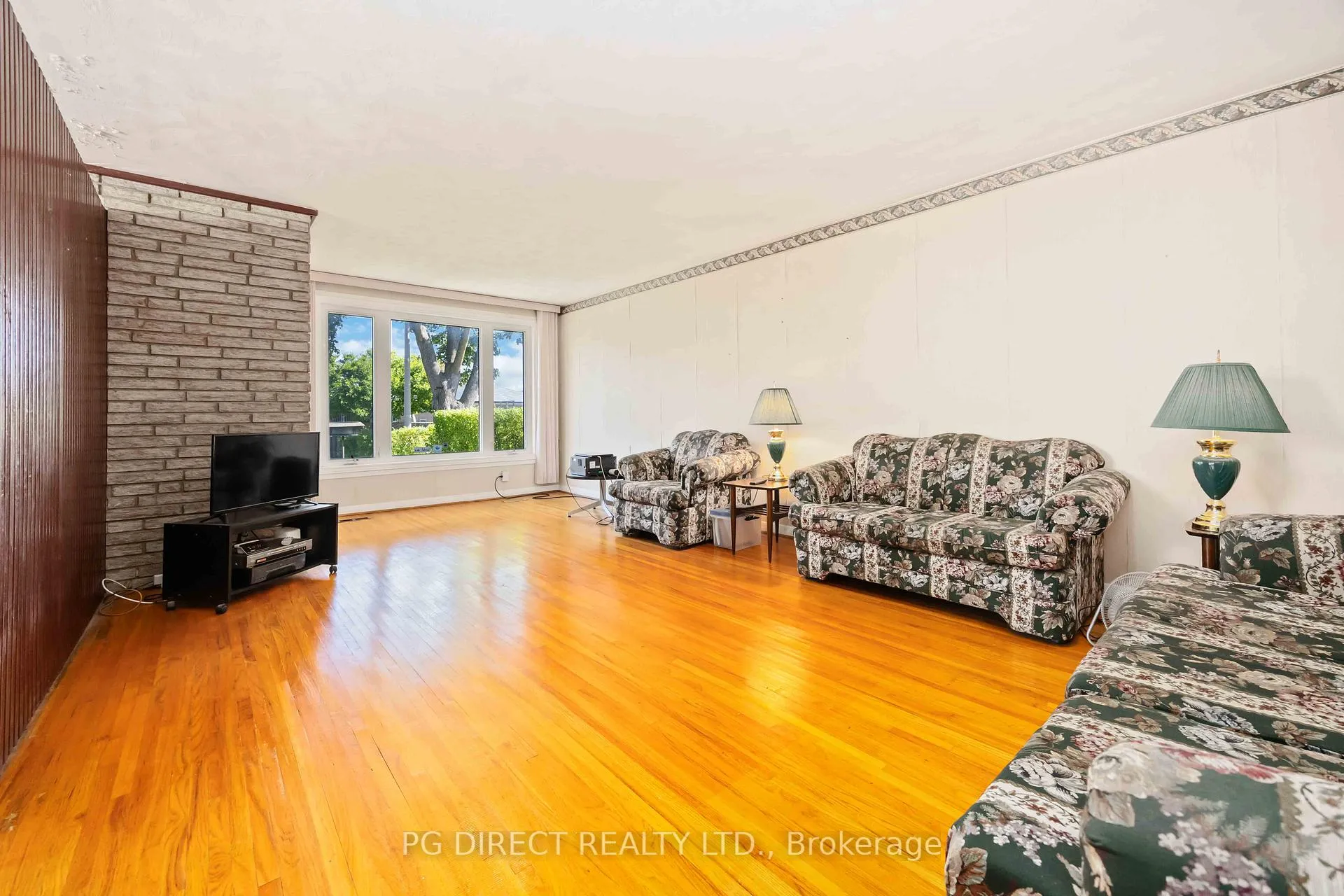 Photo 4 of 123 Tulloch Drive, Ajax, South East — HOMEH