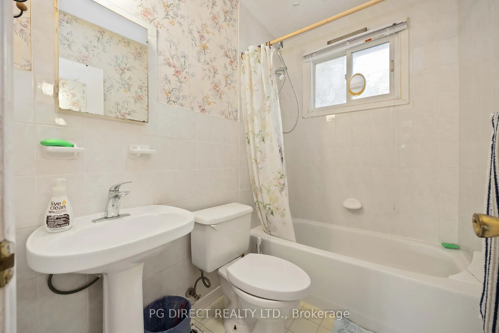 Photo 10 of 123 Tulloch Drive, Ajax, South East — HOMEH