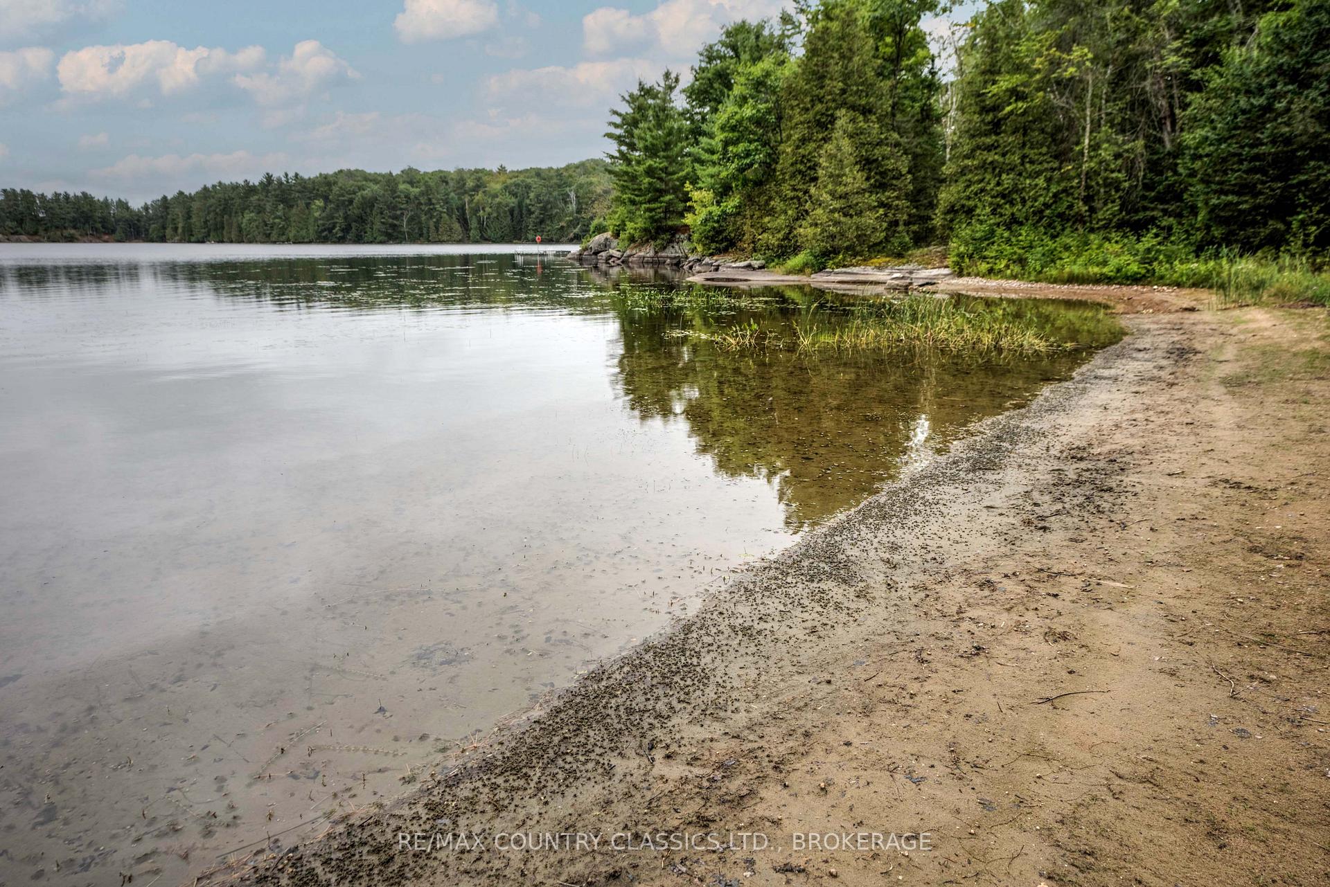 Photo 3 of 1055 Moore Lane, Frontenac, Frontenac North — HOMEH