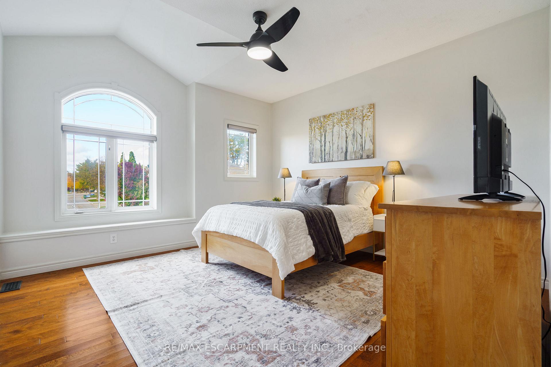 Photo 33 of 47 Stowbridge Crescent, Hamilton, Ancaster — HOMEH