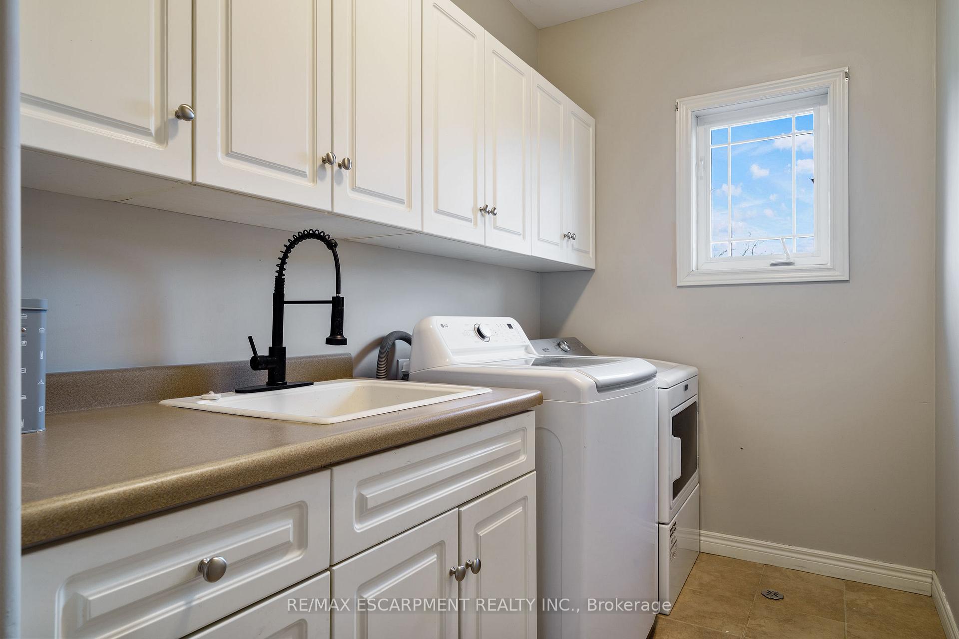 Photo 36 of 47 Stowbridge Crescent, Hamilton, Ancaster — HOMEH