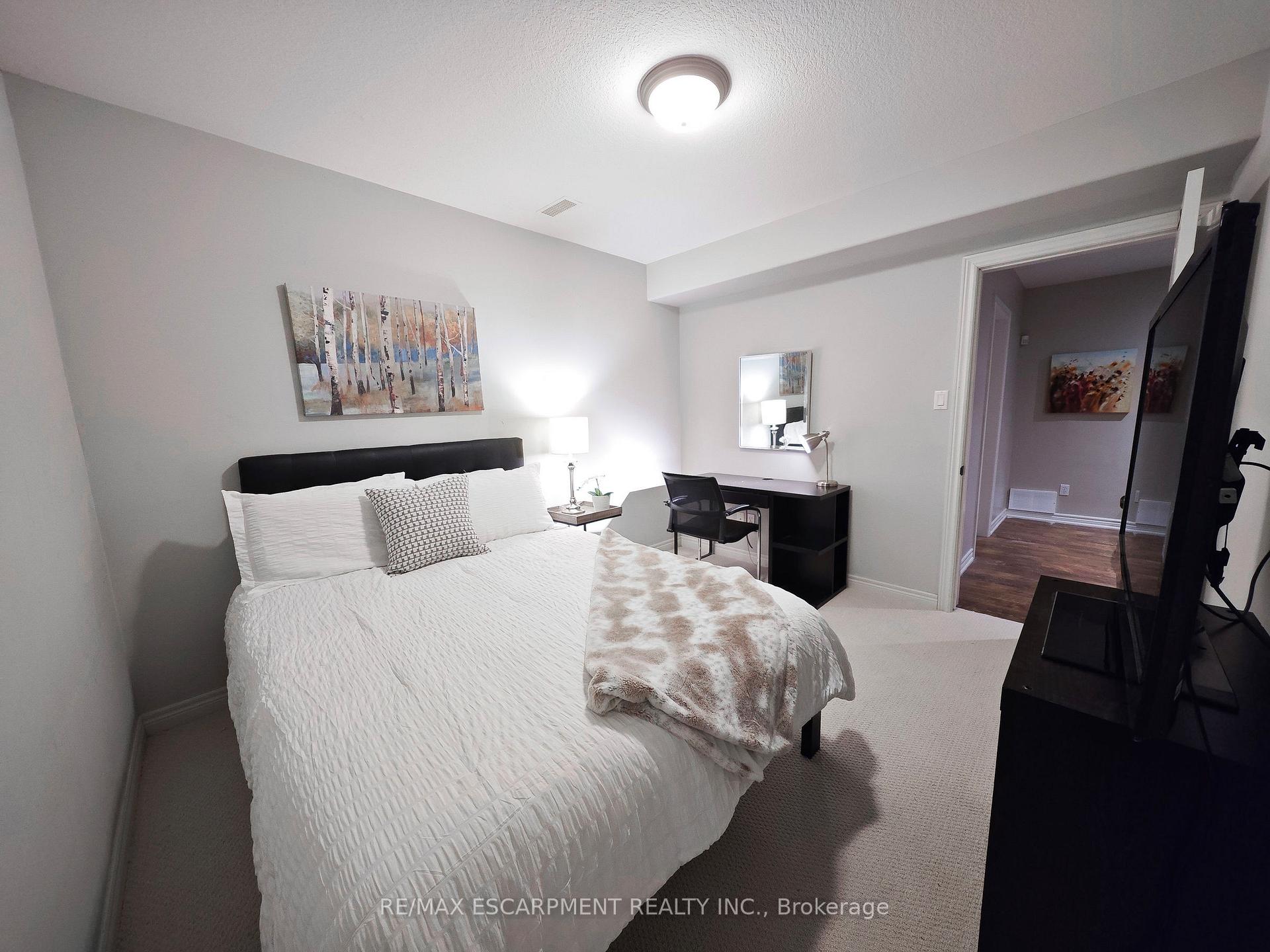 Photo 43 of 47 Stowbridge Crescent, Hamilton, Ancaster — HOMEH