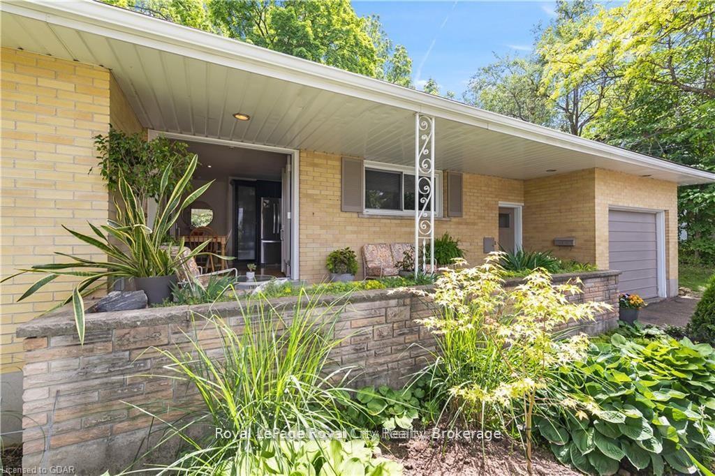 Photo 3 of 16 Fairview Boulevard, Guelph, Dovercliffe Park/Old University — HOMEH