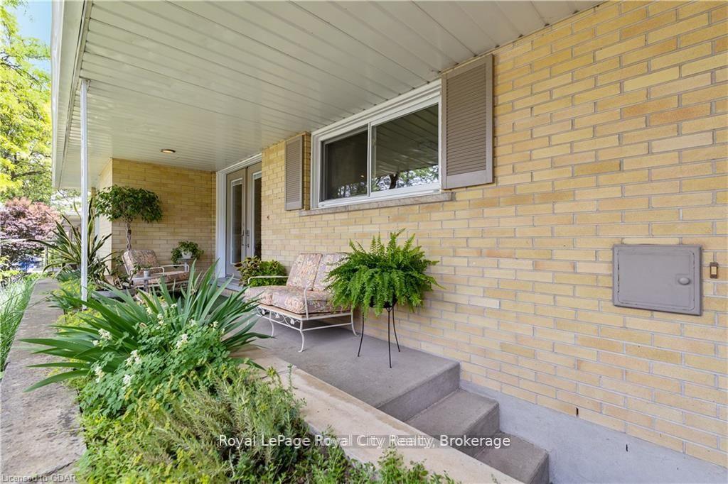 Photo 6 of 16 Fairview Boulevard, Guelph, Dovercliffe Park/Old University — HOMEH