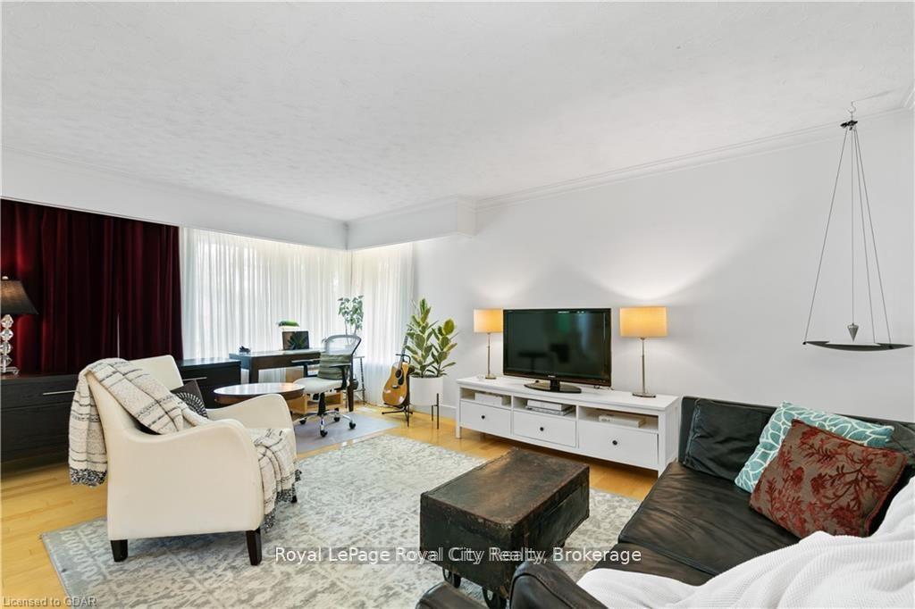 Photo 18 of 16 Fairview Boulevard, Guelph, Dovercliffe Park/Old University — HOMEH