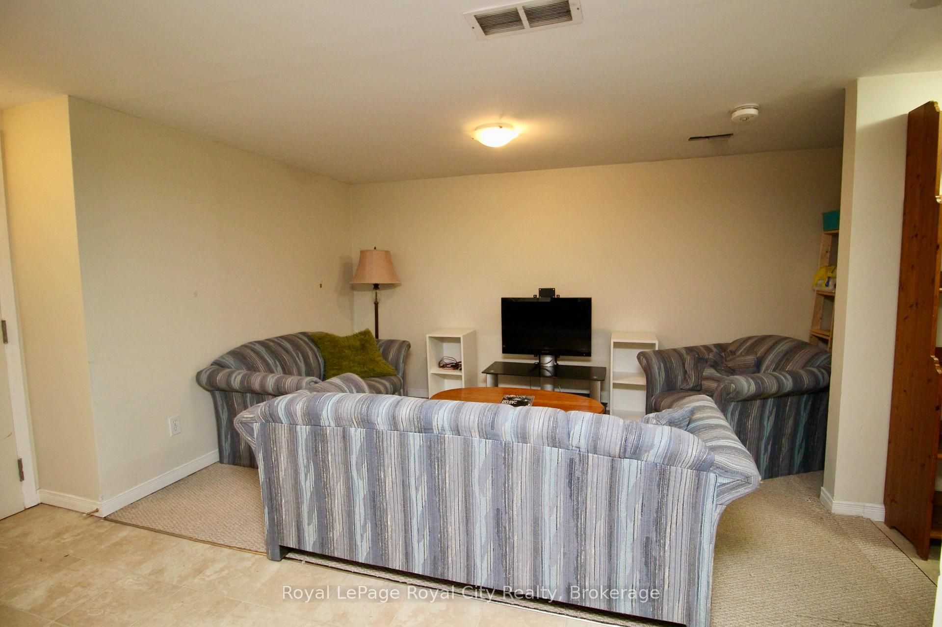 Photo 68 of 16 Fairview Boulevard, Guelph, Dovercliffe Park/Old University — HOMEH