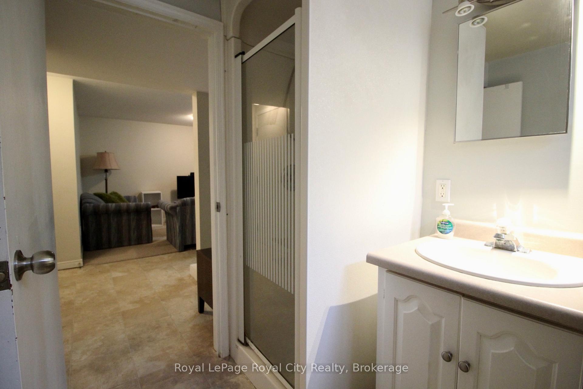 Photo 78 of 16 Fairview Boulevard, Guelph, Dovercliffe Park/Old University — HOMEH