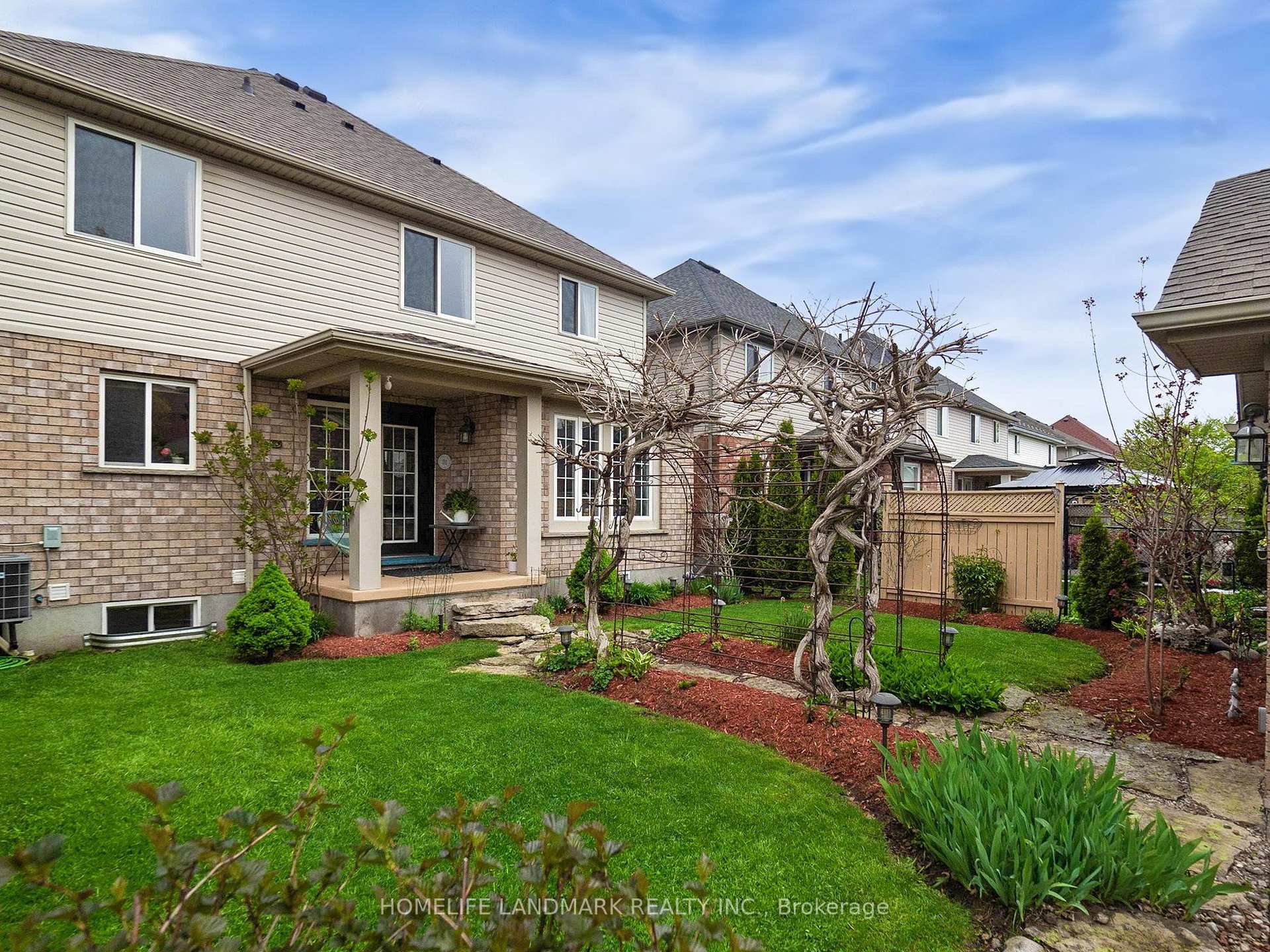 Photo 3 of 79 Clairfields Drive E, Guelph, Pineridge/Westminster Woods — HOMEH