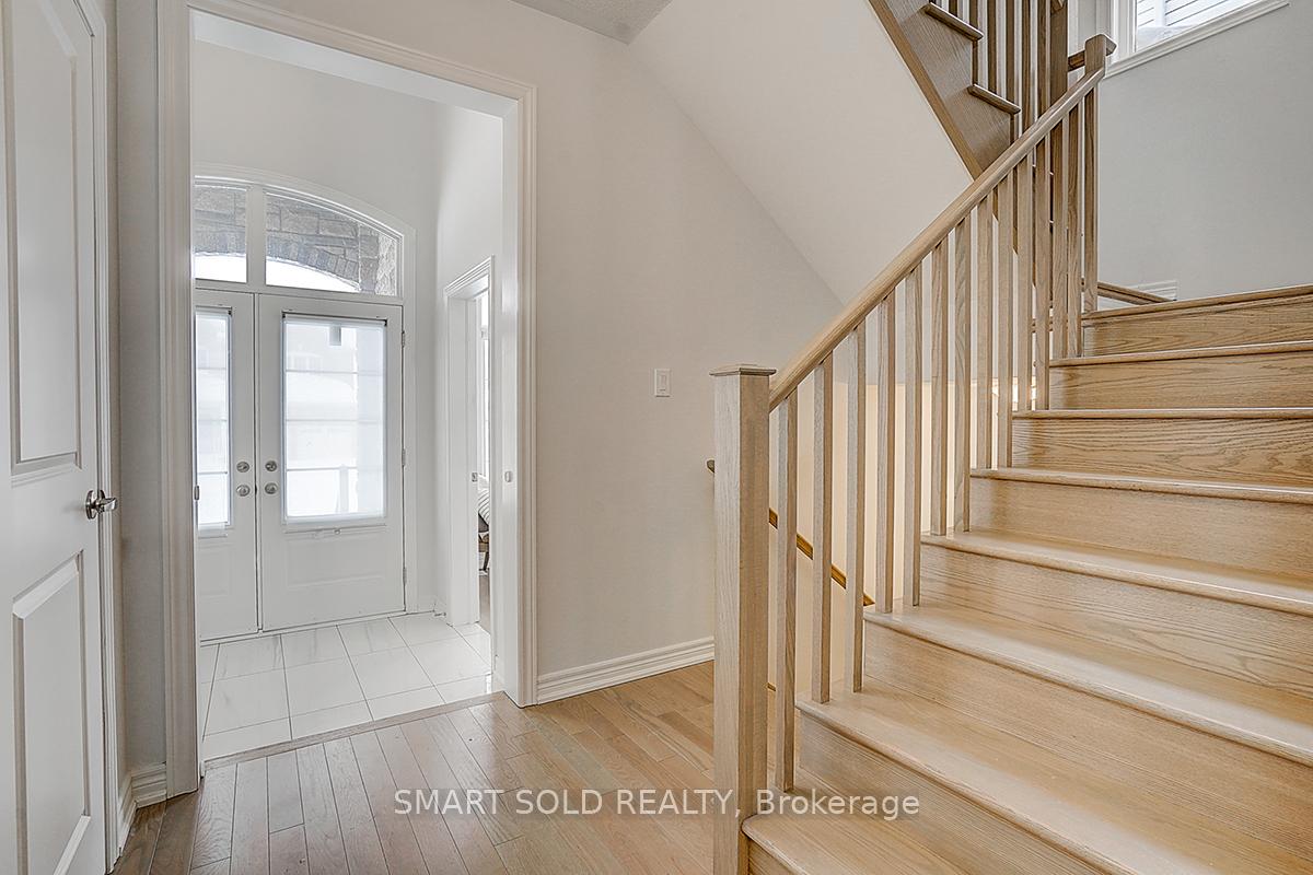 Photo 3 of 25 Father Muckle Avenue, Georgina, Keswick South — HOMEH