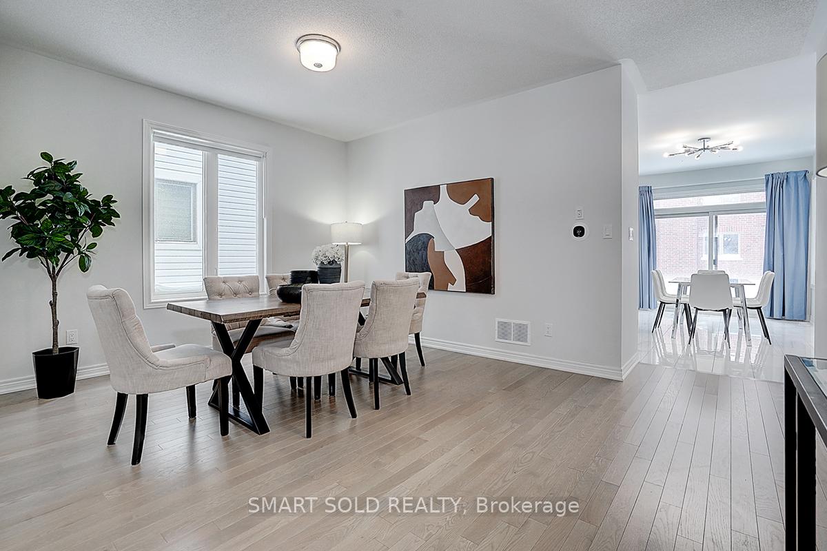Photo 6 of 25 Father Muckle Avenue, Georgina, Keswick South — HOMEH