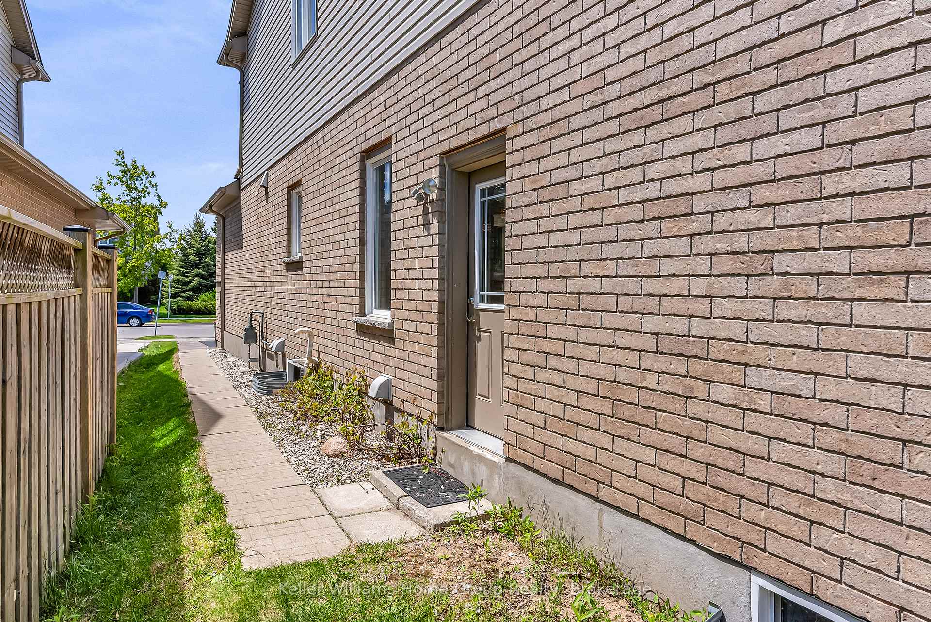 Photo 8 of 271 Goodwin Drive, Guelph, Pineridge/Westminster Woods — HOMEH