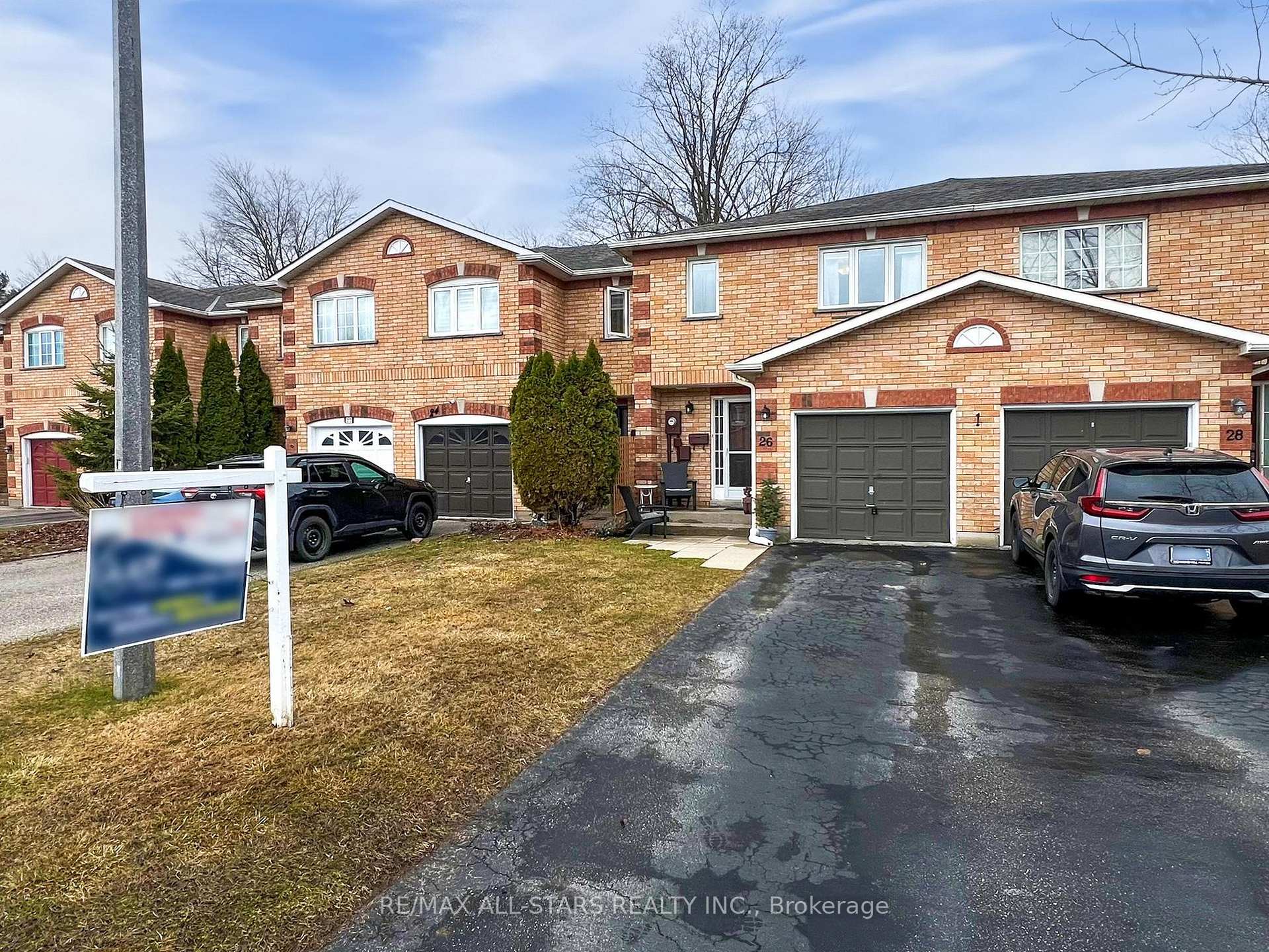 Photo 2 of 26 Lancaster Court, Georgina, Keswick South — HOMEH
