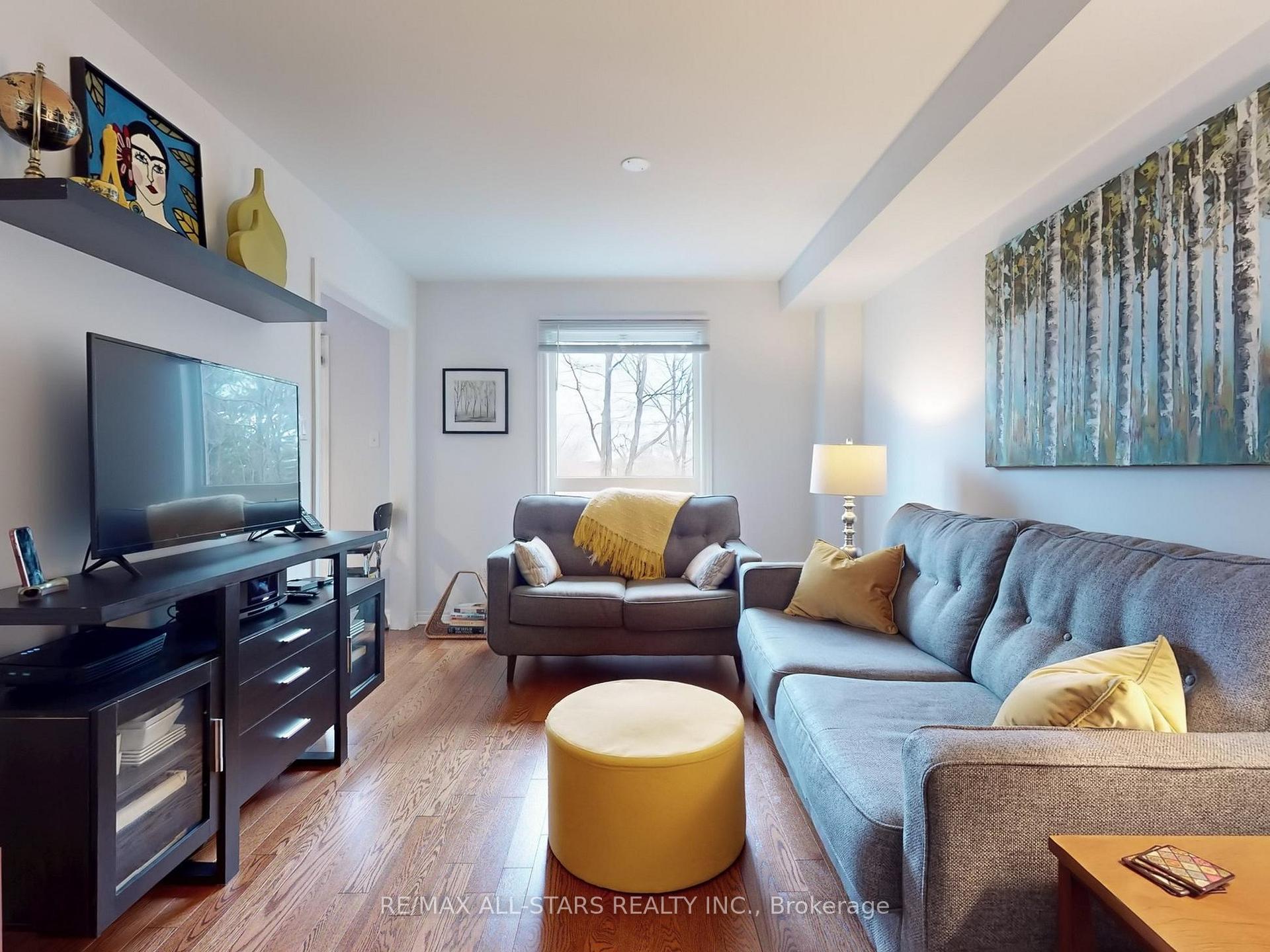 Photo 8 of 26 Lancaster Court, Georgina, Keswick South — HOMEH