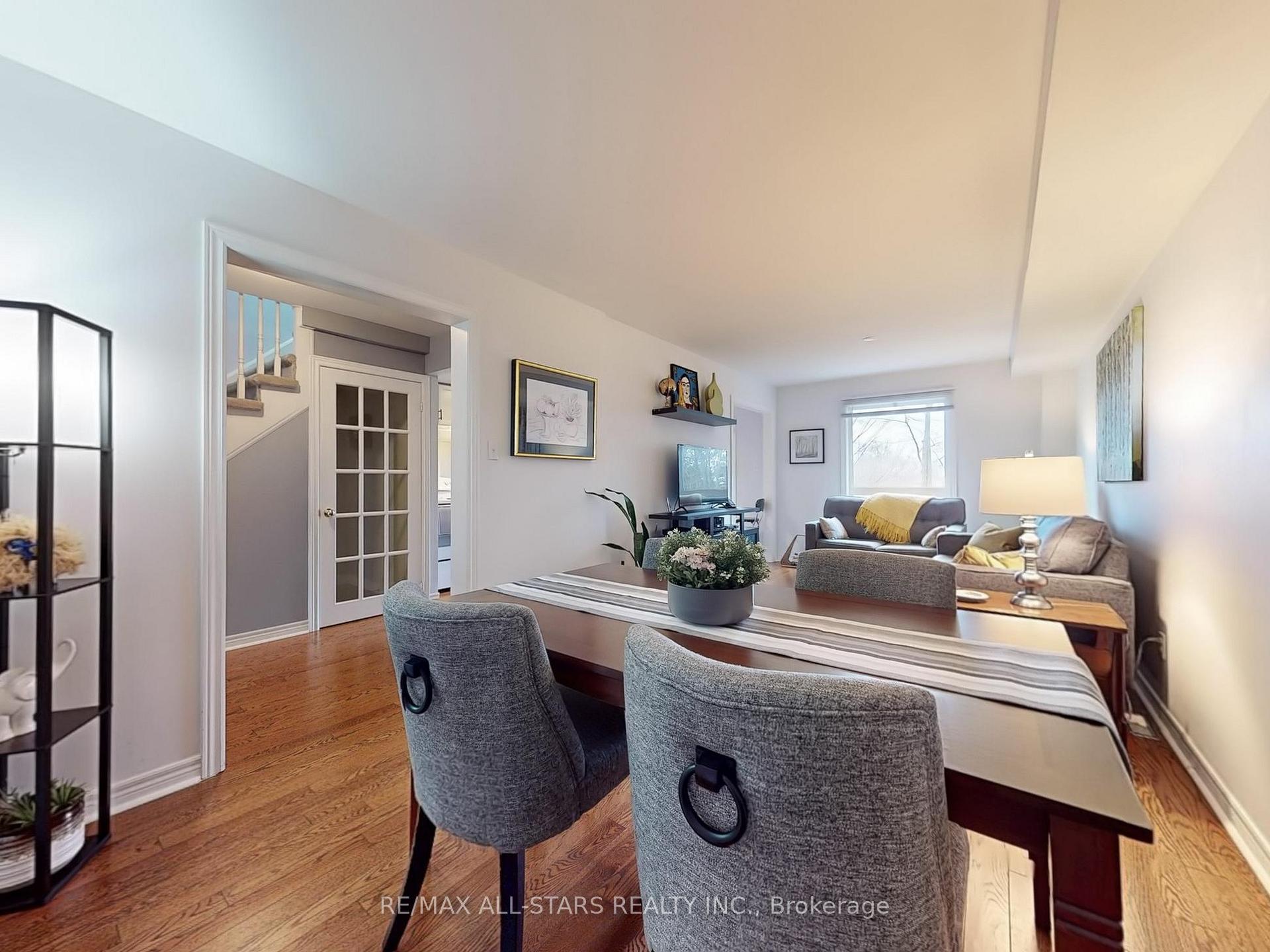 Photo 13 of 26 Lancaster Court, Georgina, Keswick South — HOMEH