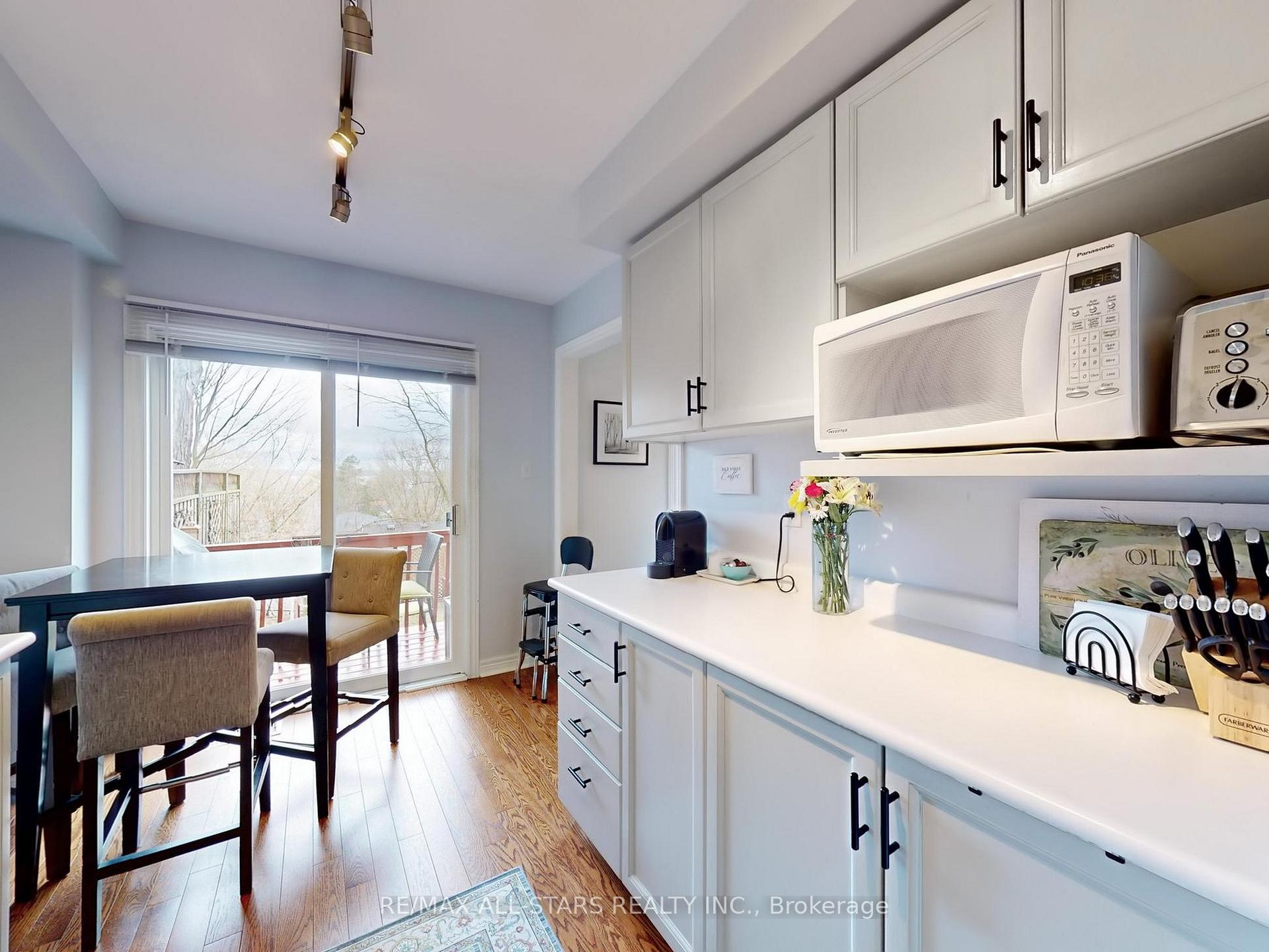 Photo 16 of 26 Lancaster Court, Georgina, Keswick South — HOMEH