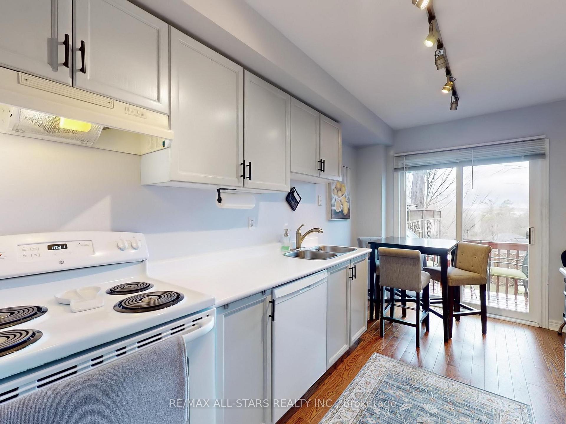 Photo 17 of 26 Lancaster Court, Georgina, Keswick South — HOMEH