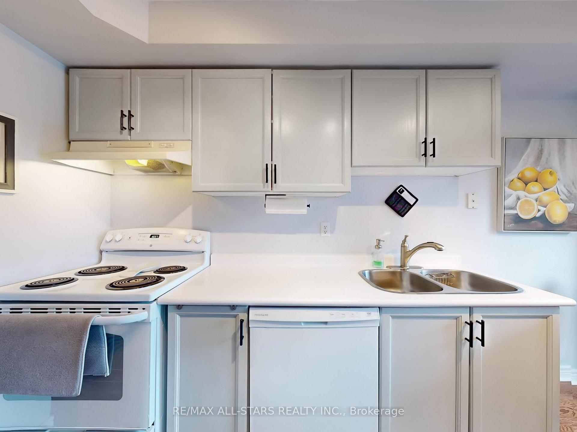 Photo 18 of 26 Lancaster Court, Georgina, Keswick South — HOMEH