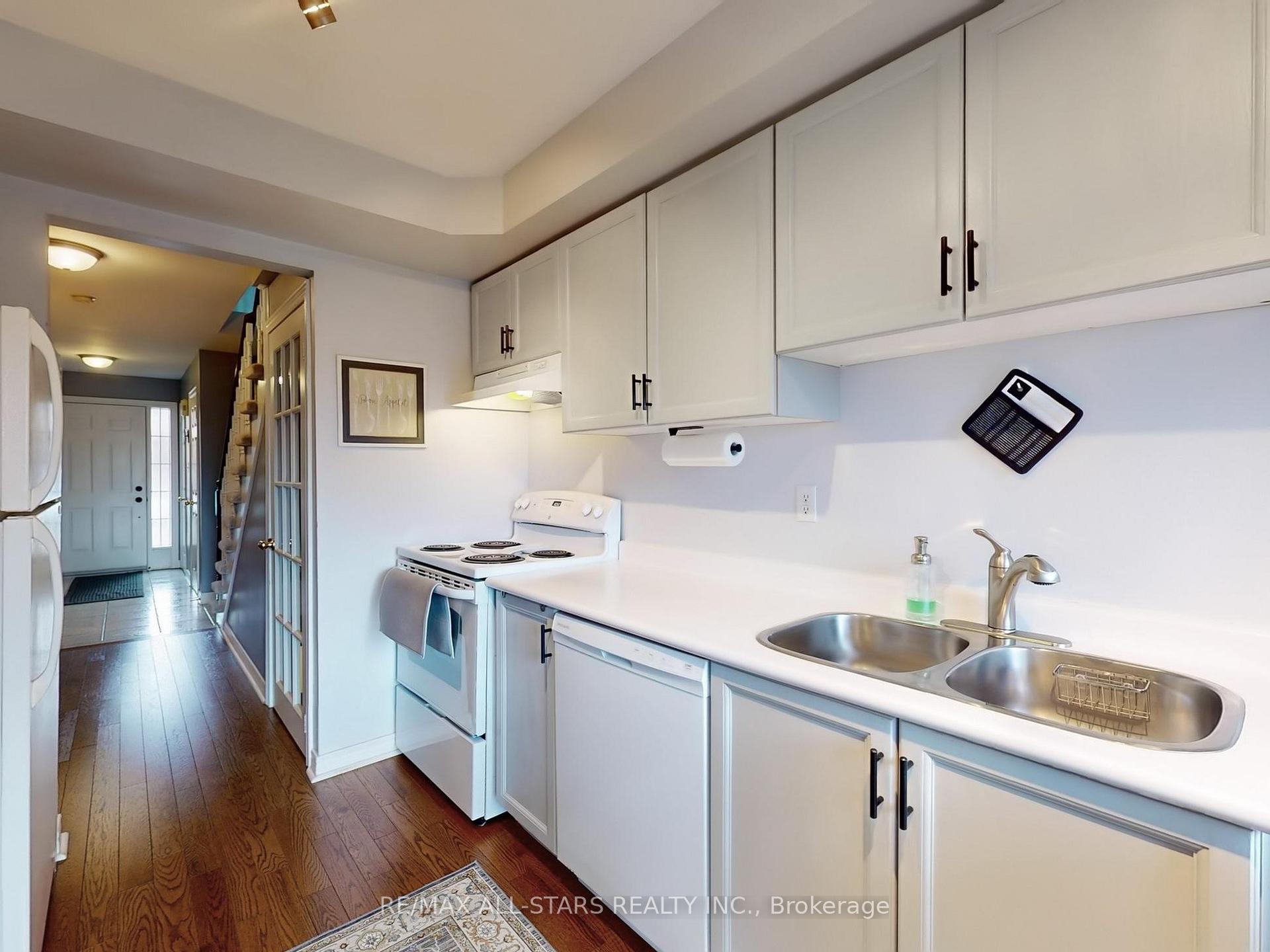 Photo 20 of 26 Lancaster Court, Georgina, Keswick South — HOMEH