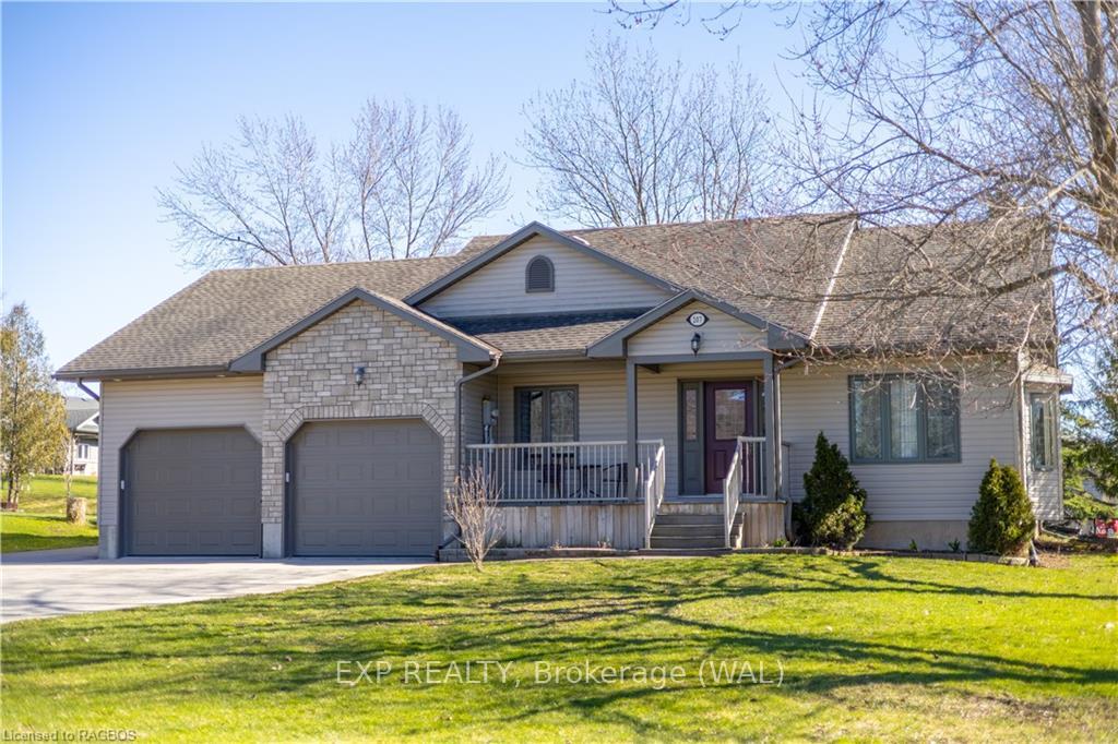 Front of 207 Alma Street W