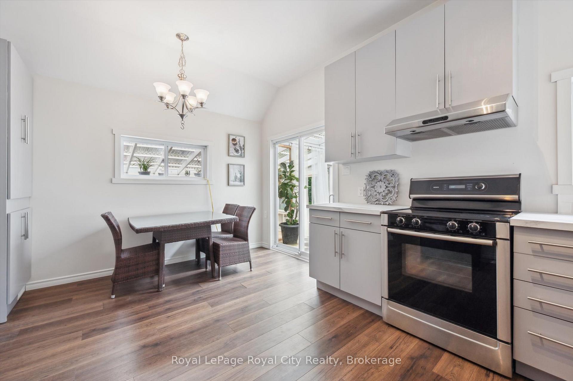 Photo 8 of 40 Alma Street S, Guelph, Junction/Onward Willow — HOMEH