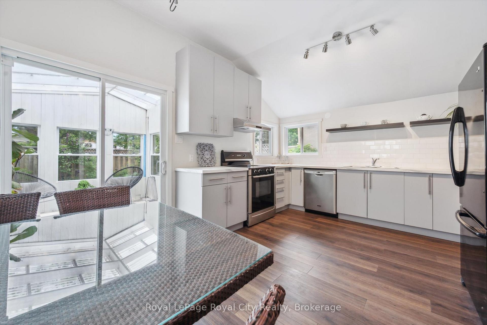 Photo 9 of 40 Alma Street S, Guelph, Junction/Onward Willow — HOMEH