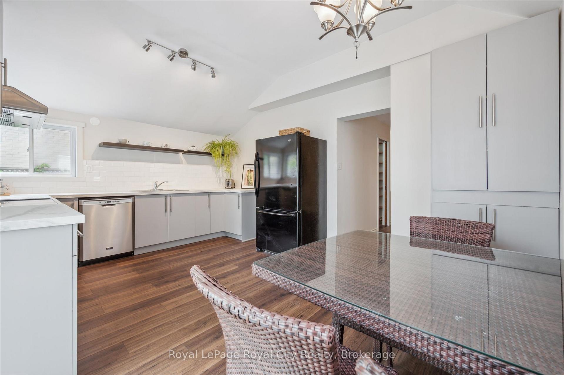 Photo 10 of 40 Alma Street S, Guelph, Junction/Onward Willow — HOMEH