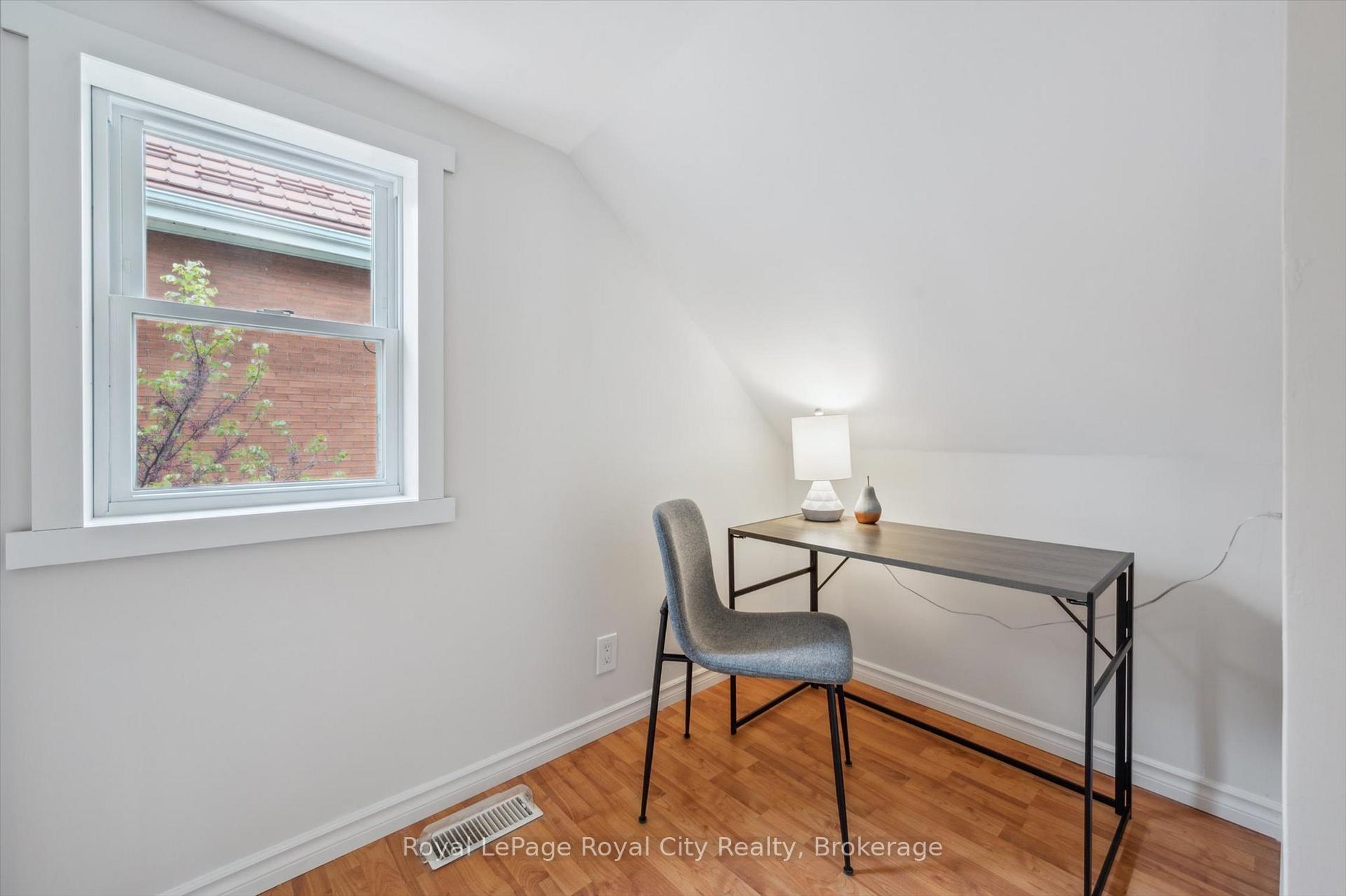Photo 16 of 40 Alma Street S, Guelph, Junction/Onward Willow — HOMEH