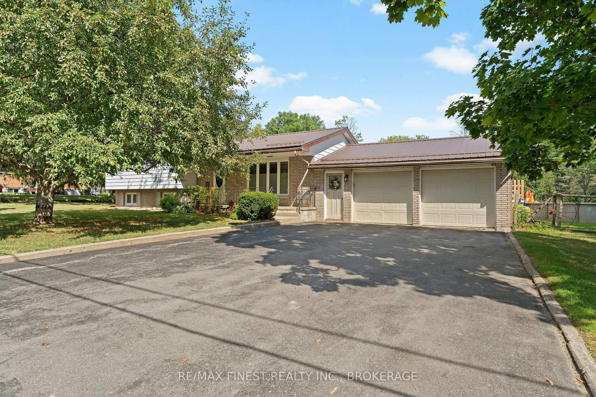 Photo 2 of 6028 McMahon Drive, Frontenac, Frontenac South — HOMEH