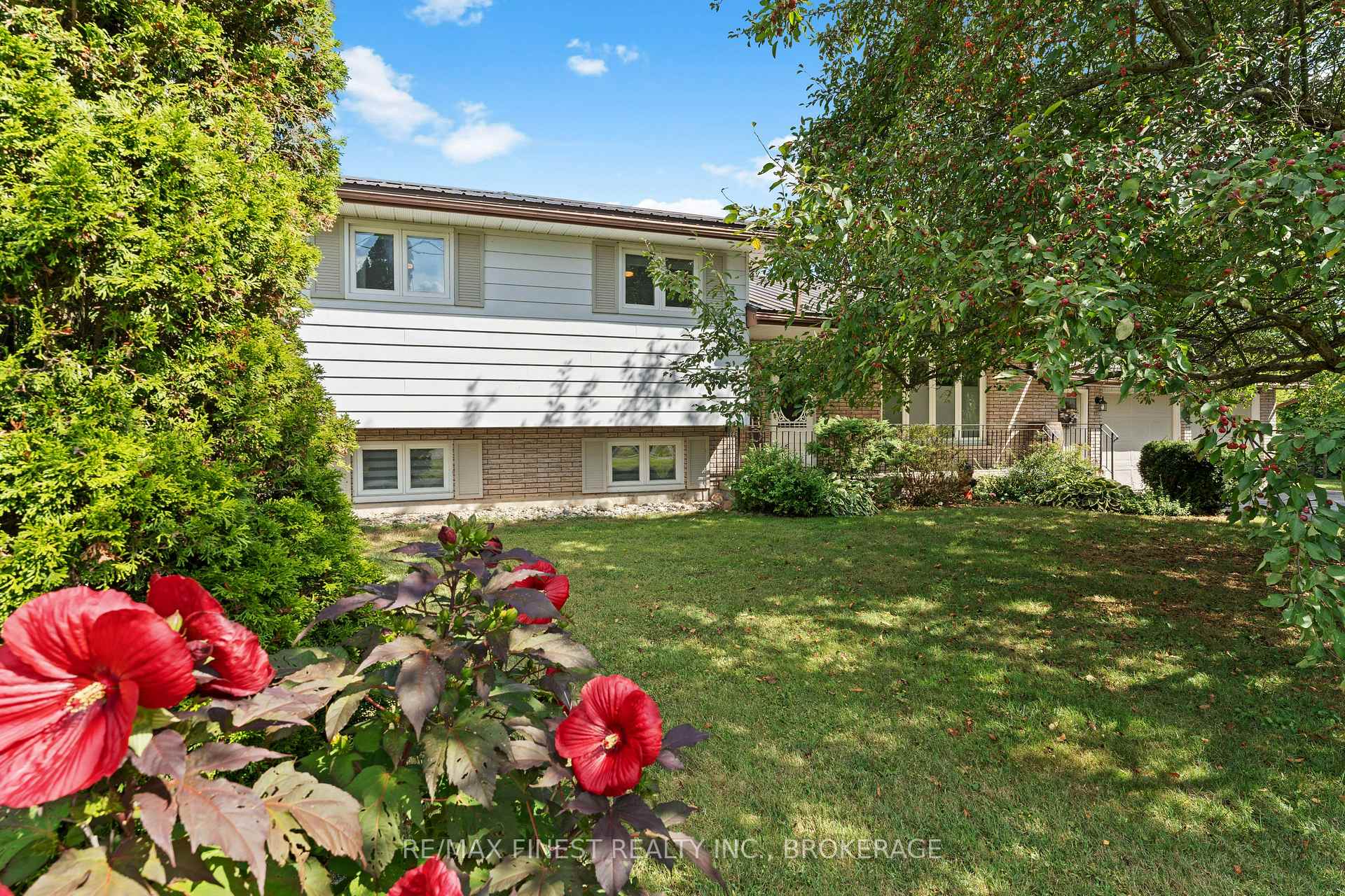 Photo 3 of 6028 McMahon Drive, Frontenac, Frontenac South — HOMEH