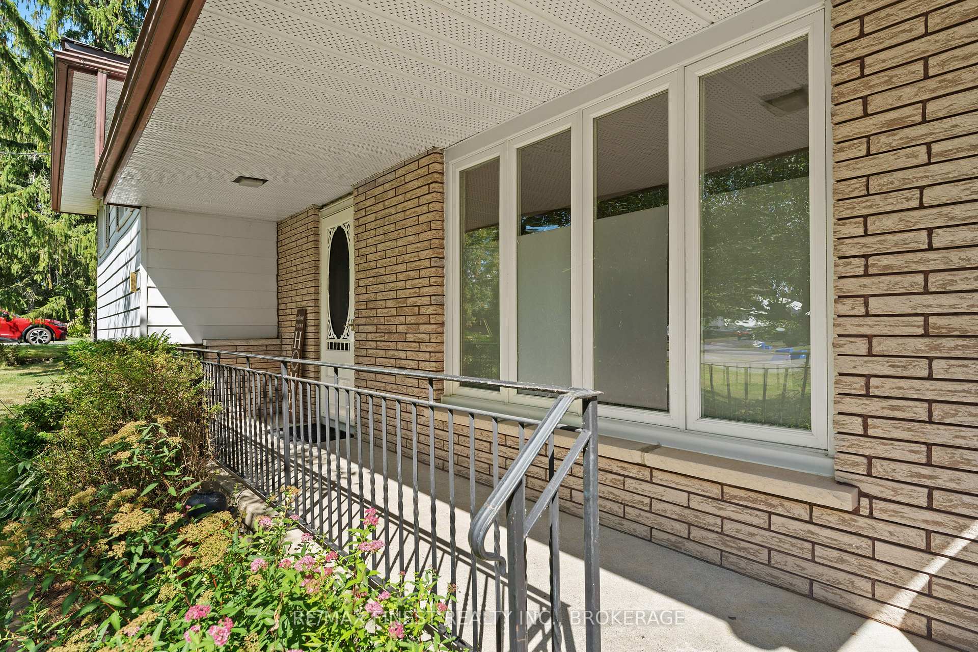 Photo 4 of 6028 McMahon Drive, Frontenac, Frontenac South — HOMEH