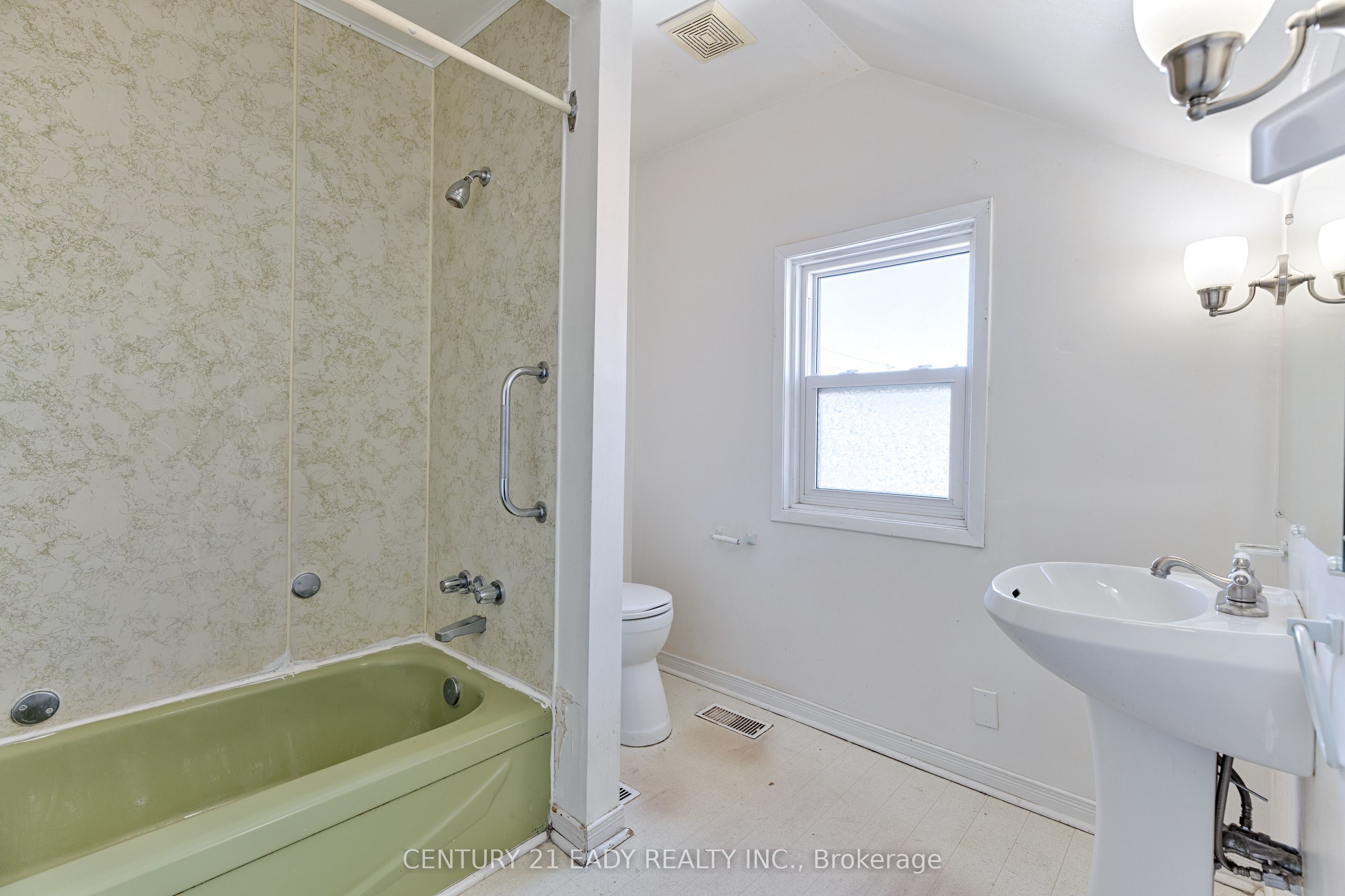 Photo 73 of 261 Plaunt Street S, Renfrew — HOMEH