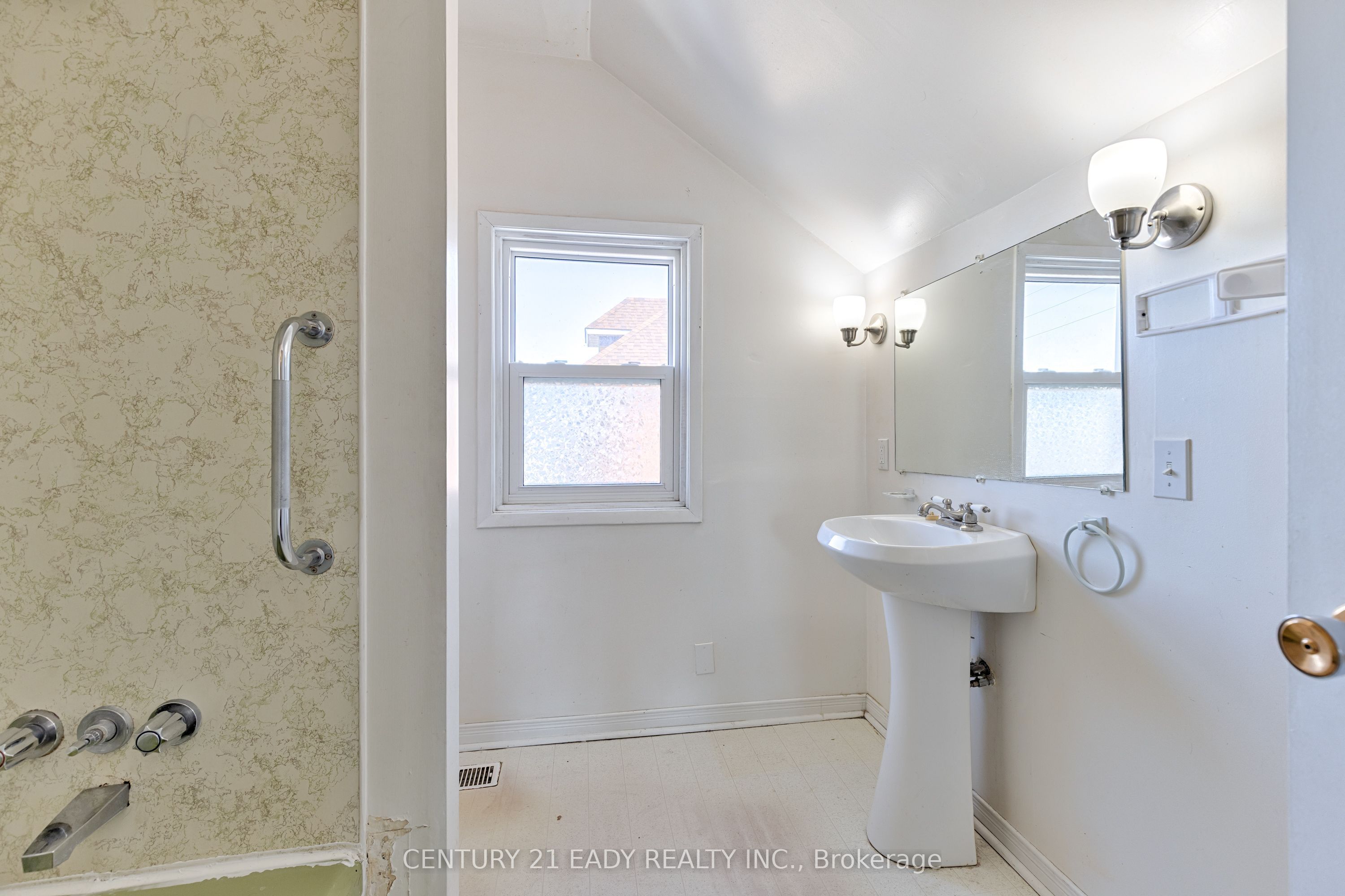 Photo 77 of 261 Plaunt Street S, Renfrew — HOMEH