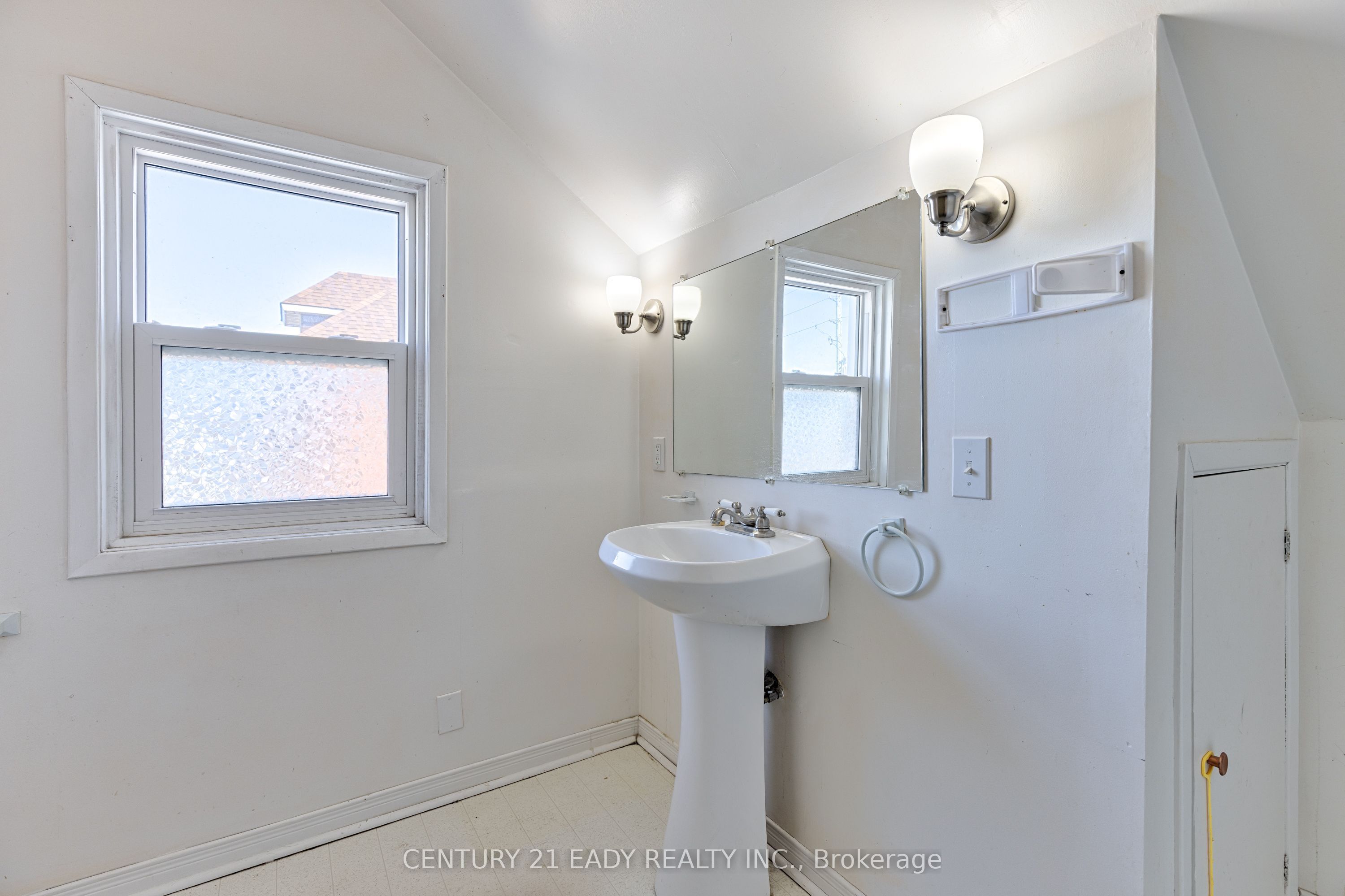 Photo 75 of 261 Plaunt Street S, Renfrew — HOMEH