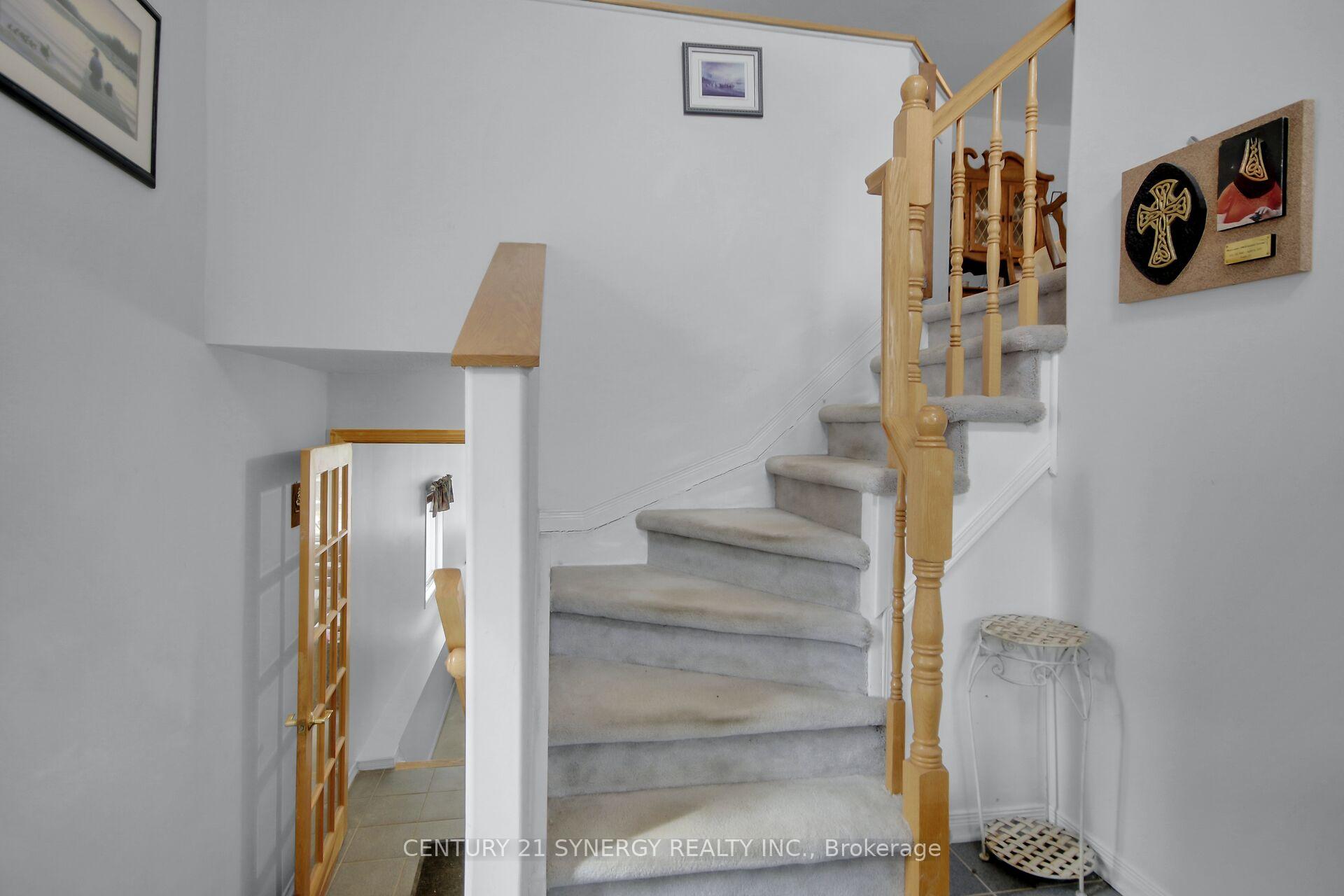 Photo 4 of 22 Splinter Crescent, Ottawa, Fairfield Heights — HOMEH