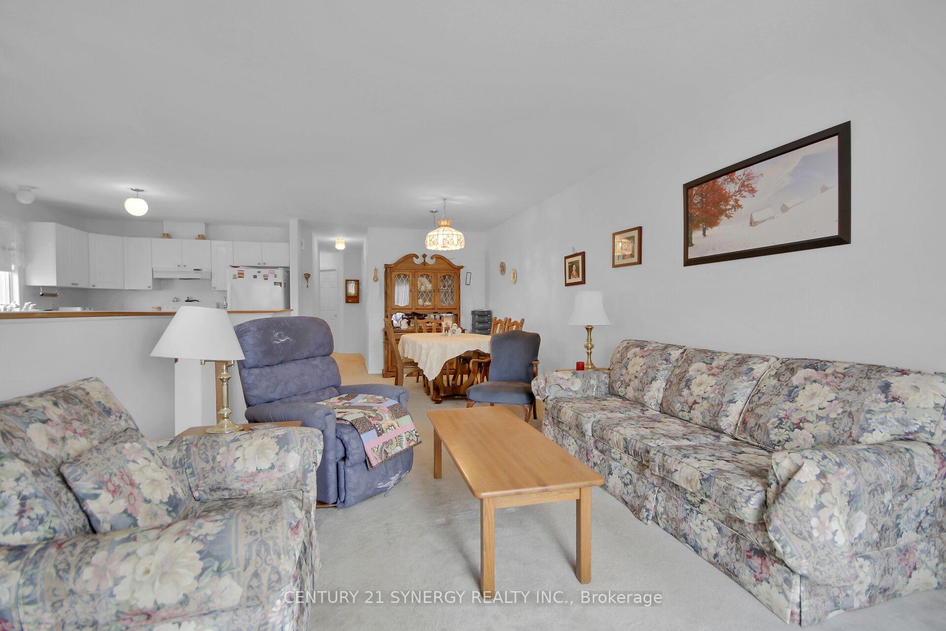 Photo 8 of 22 Splinter Crescent, Ottawa, Fairfield Heights — HOMEH