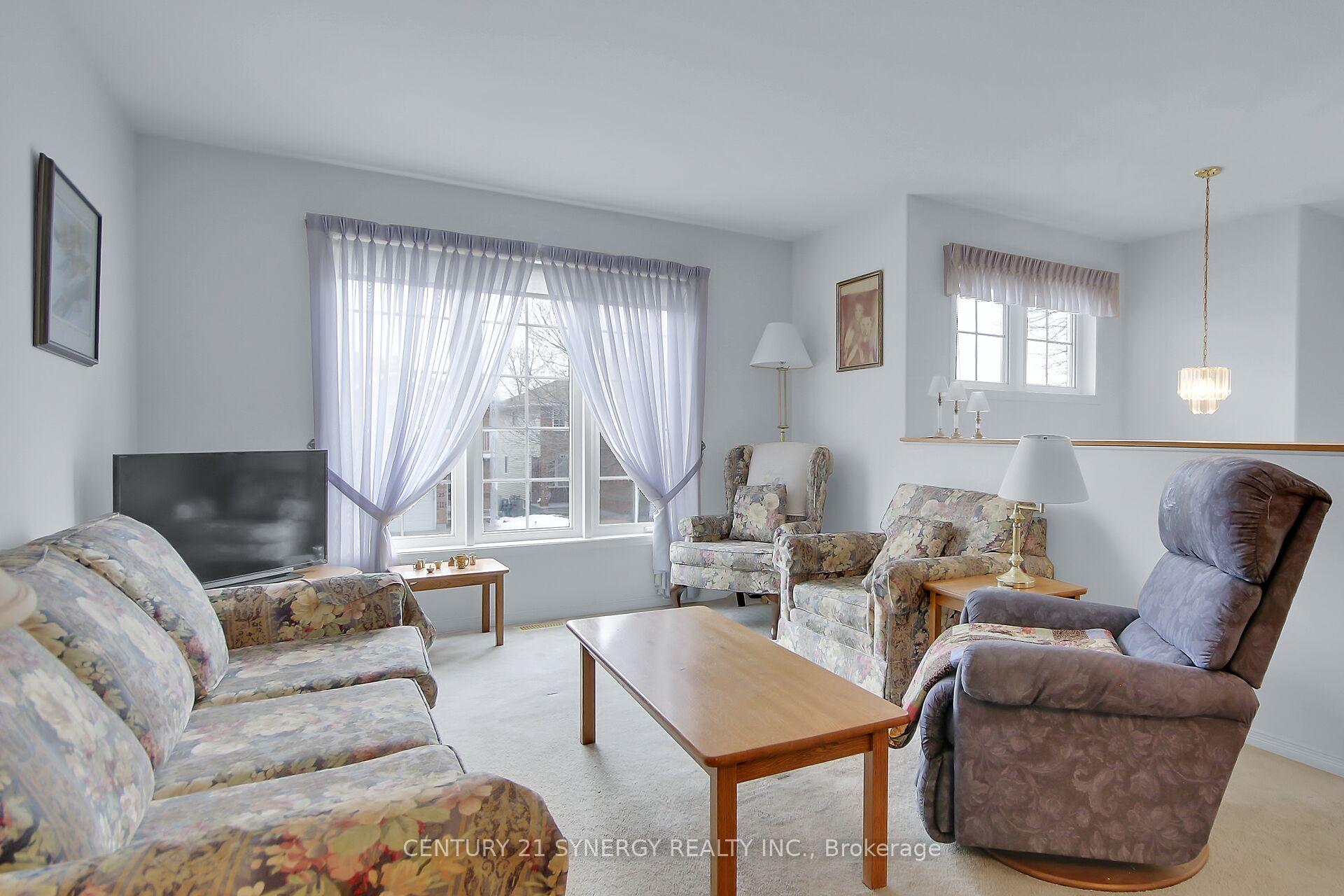 Photo 6 of 22 Splinter Crescent, Ottawa, Fairfield Heights — HOMEH