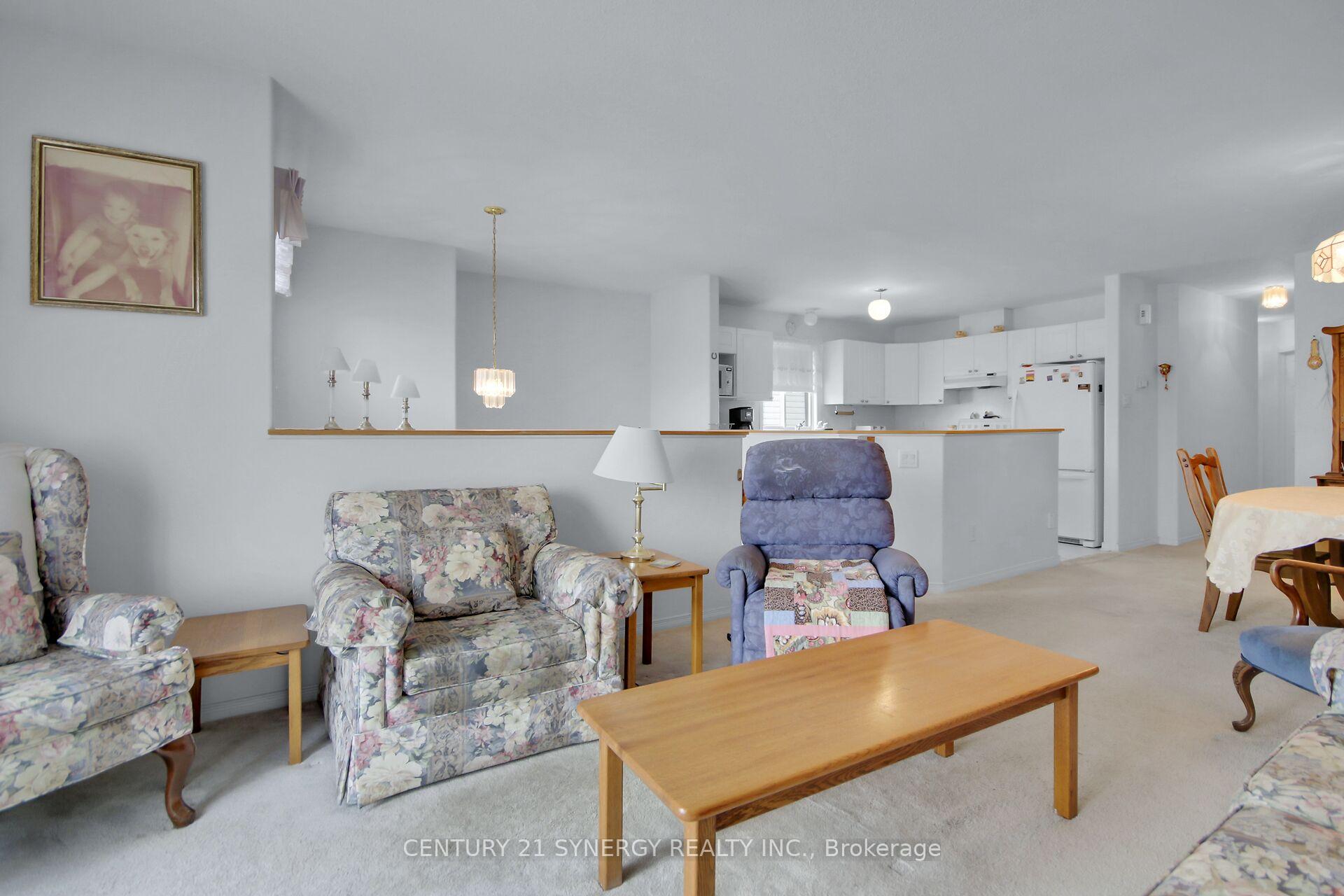 Photo 5 of 22 Splinter Crescent, Ottawa, Fairfield Heights — HOMEH
