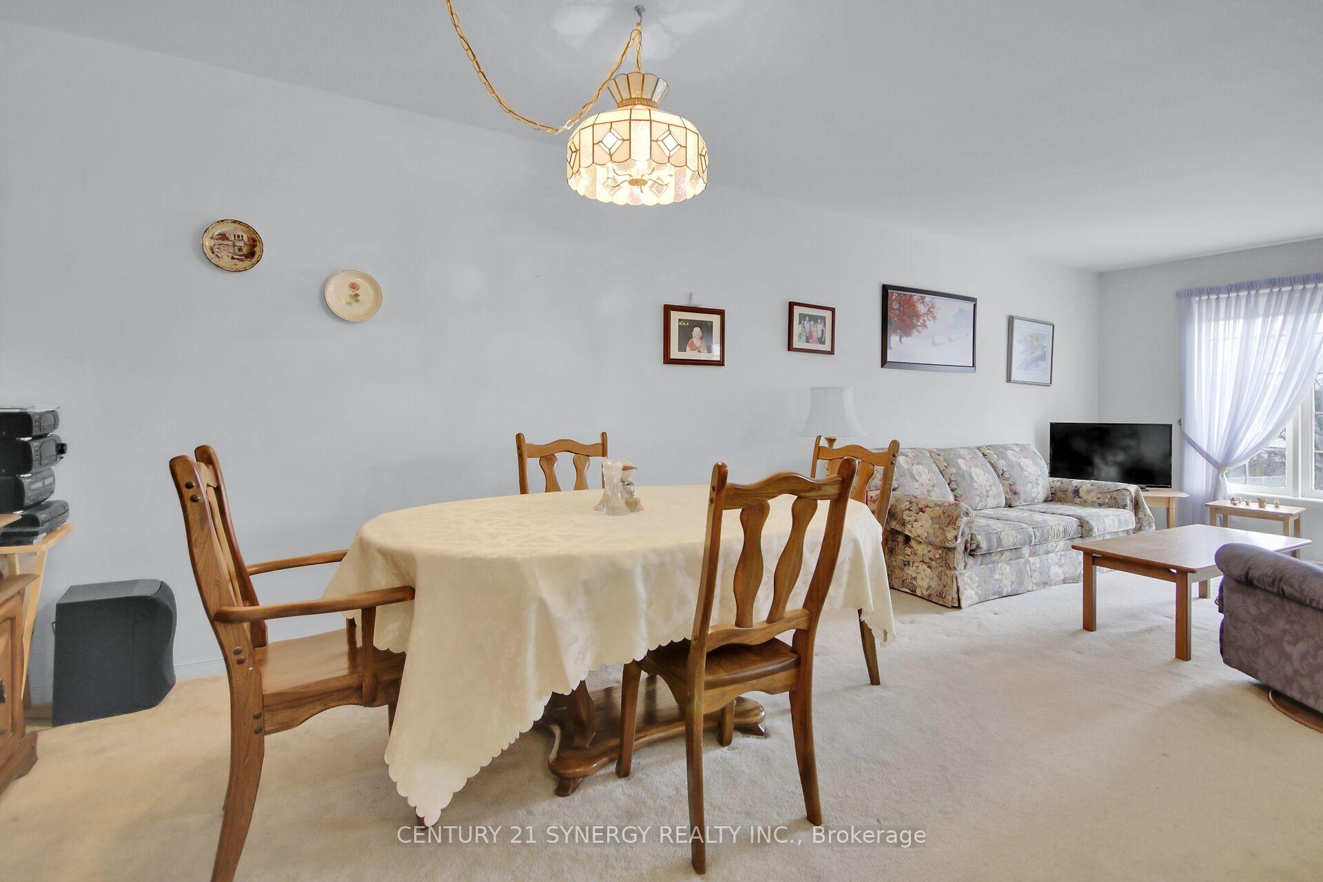 Photo 10 of 22 Splinter Crescent, Ottawa, Fairfield Heights — HOMEH