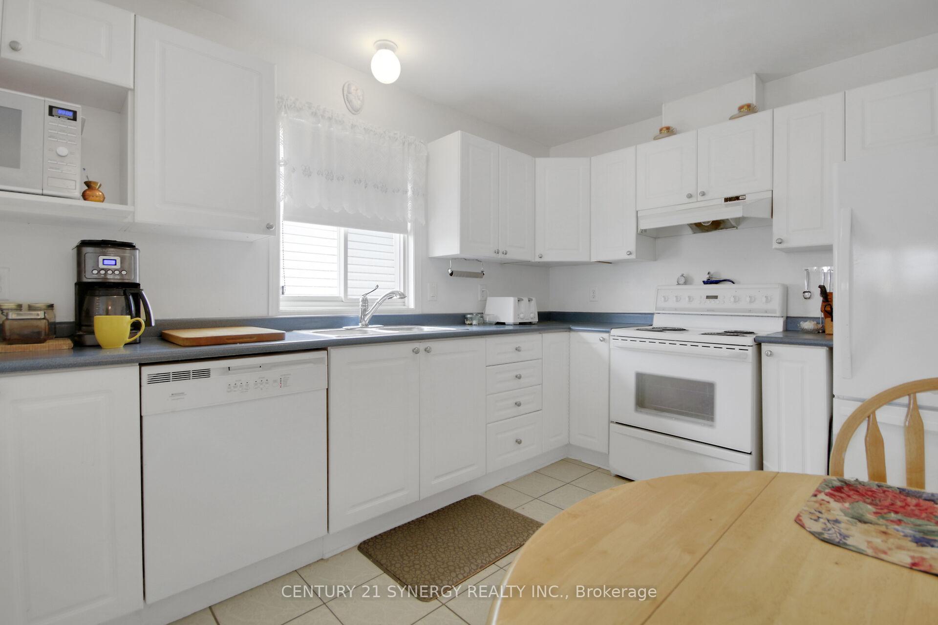Photo 12 of 22 Splinter Crescent, Ottawa, Fairfield Heights — HOMEH