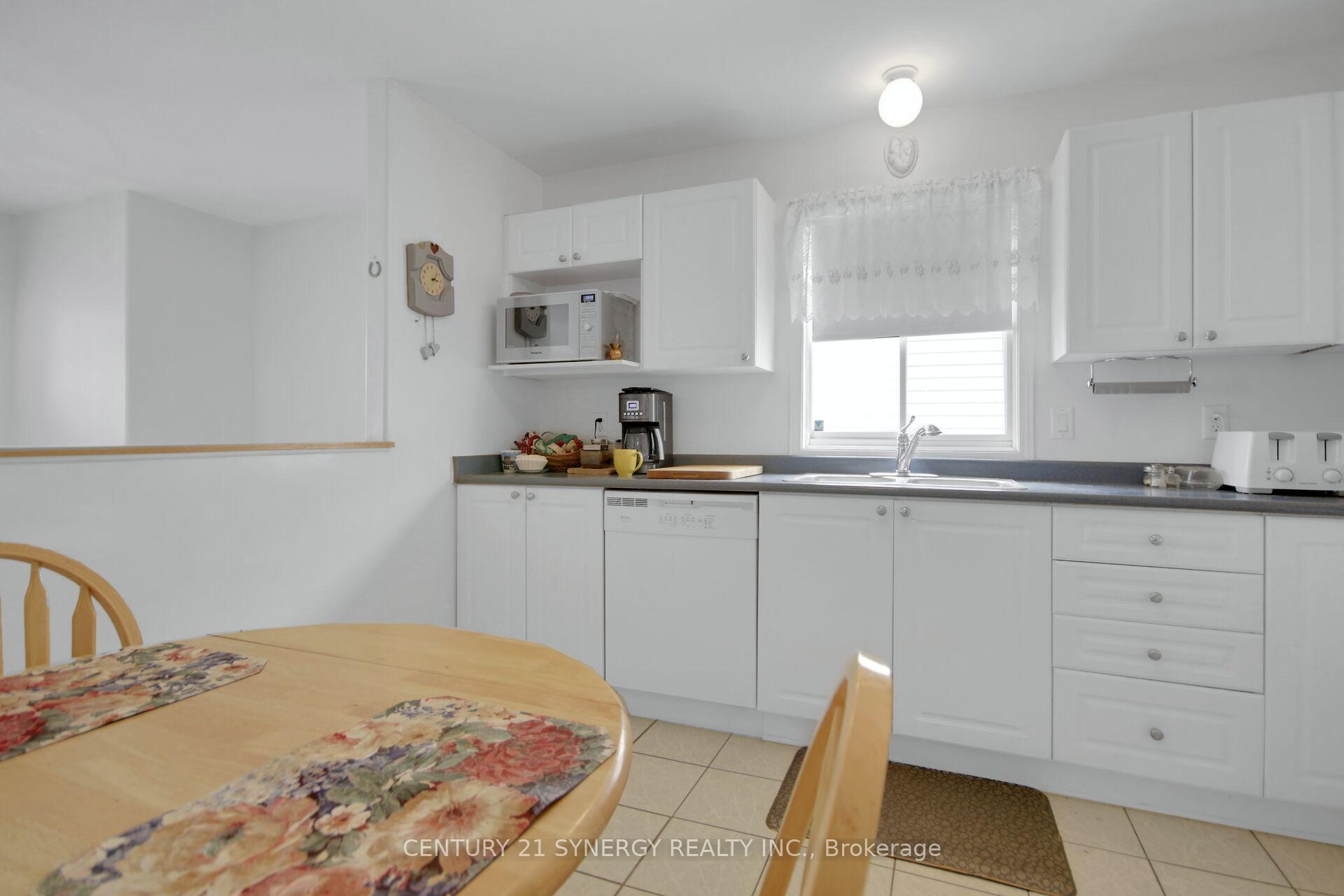 Photo 11 of 22 Splinter Crescent, Ottawa, Fairfield Heights — HOMEH