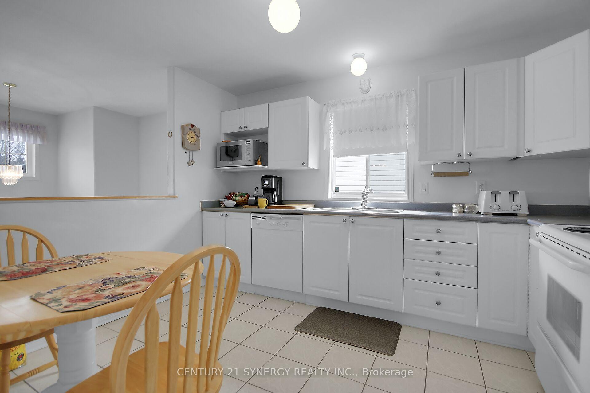 Photo 13 of 22 Splinter Crescent, Ottawa, Fairfield Heights — HOMEH