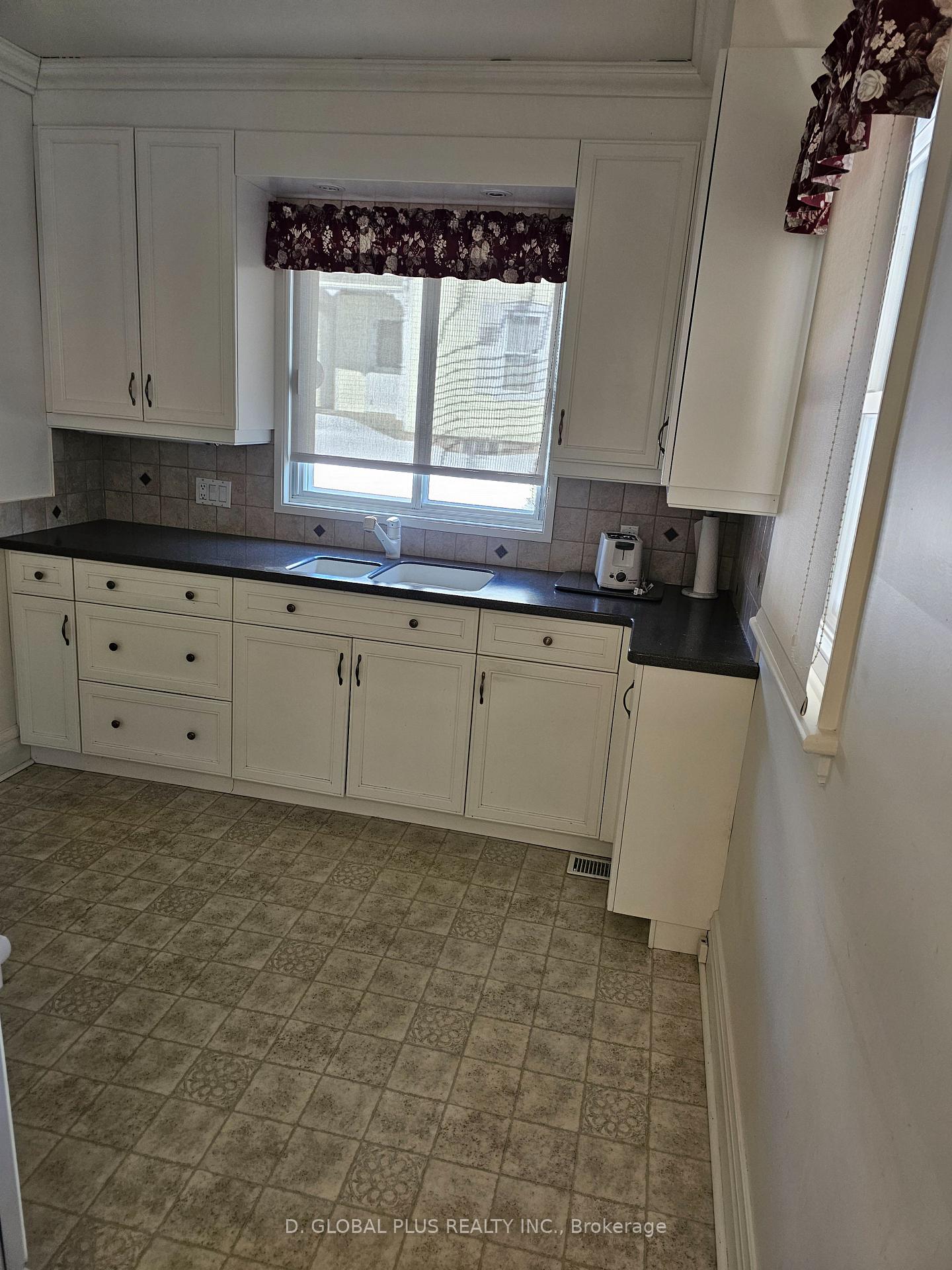 Photo 4 of 517 Gloucester St. N Street S, Cornwall — HOMEH