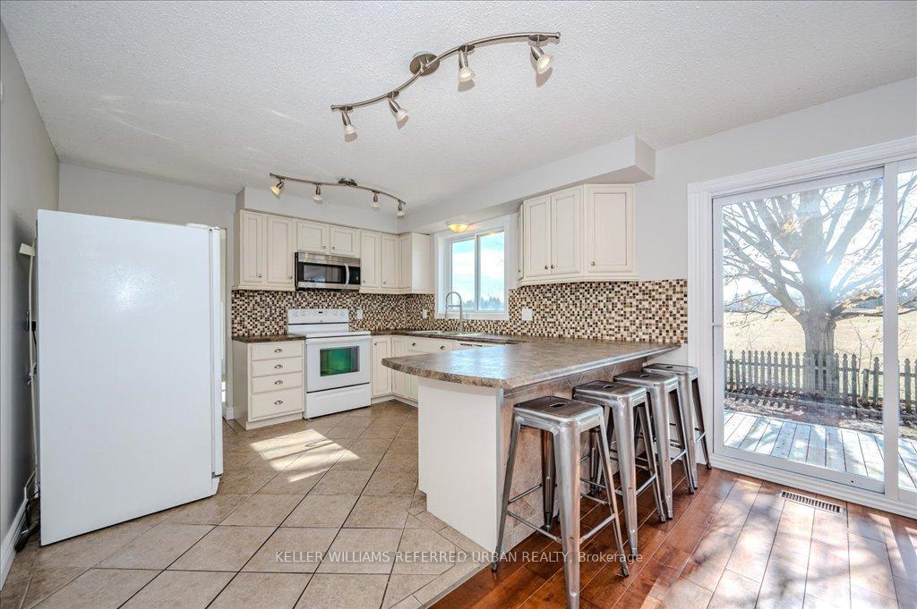 Photo 14 of 284 West Acres Drive, Guelph, Willow West/Sugarbush/West Acres — HOMEH