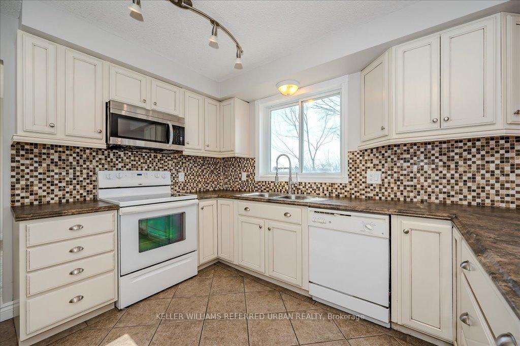 Photo 15 of 284 West Acres Drive, Guelph, Willow West/Sugarbush/West Acres — HOMEH