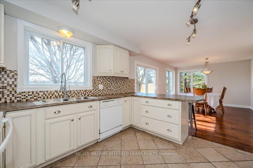 Photo 16 of 284 West Acres Drive, Guelph, Willow West/Sugarbush/West Acres — HOMEH