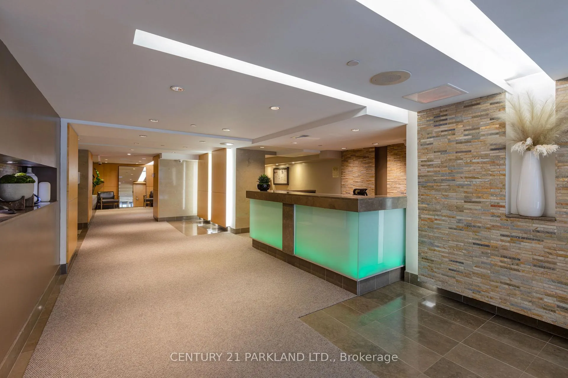 Photo 4 of Unit 1101, 220 Victoria Street, Toronto, Church-Yonge Corridor — HOMEH