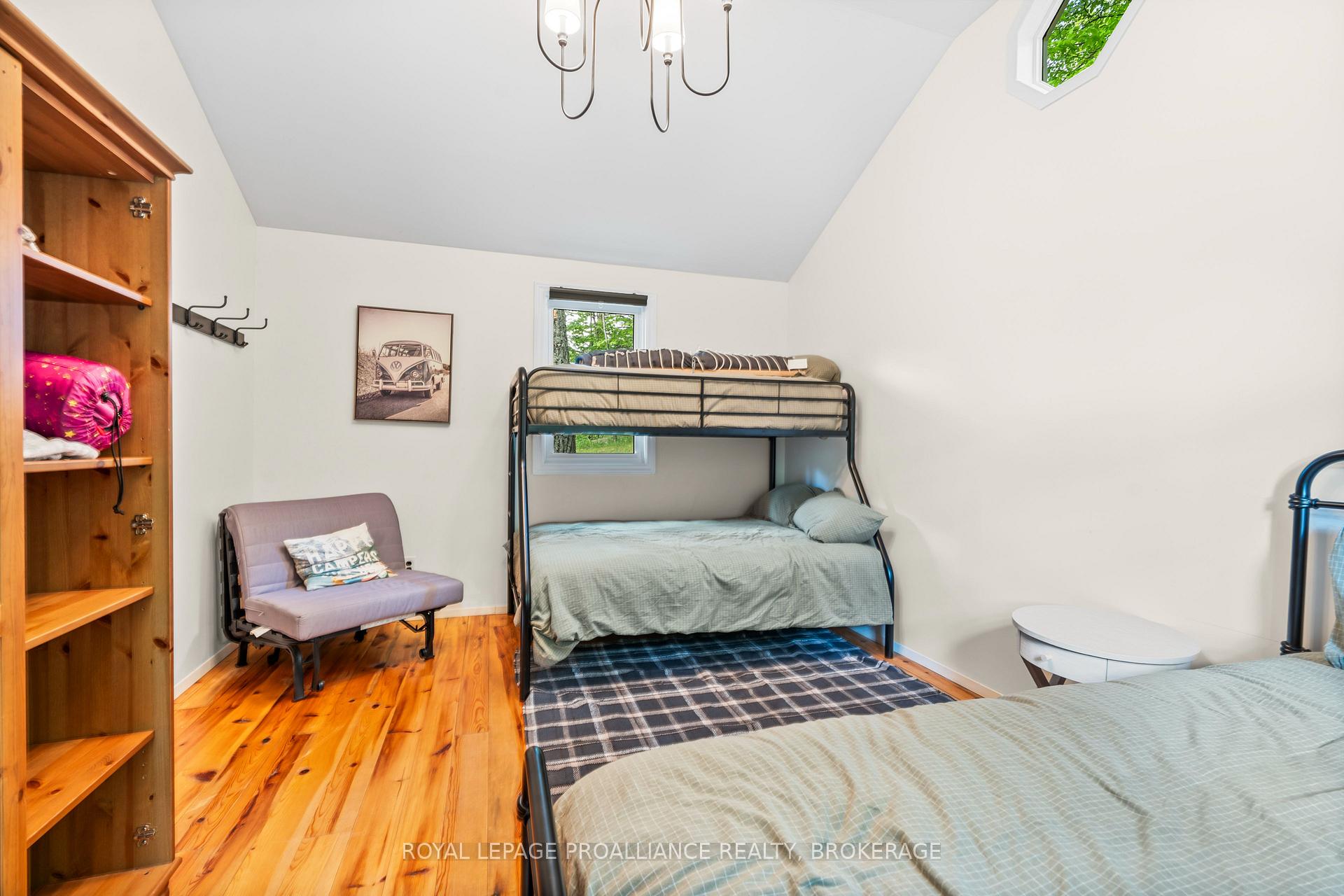 Photo 17 of 55 Oak Shores Crescent, Frontenac, Frontenac South — HOMEH