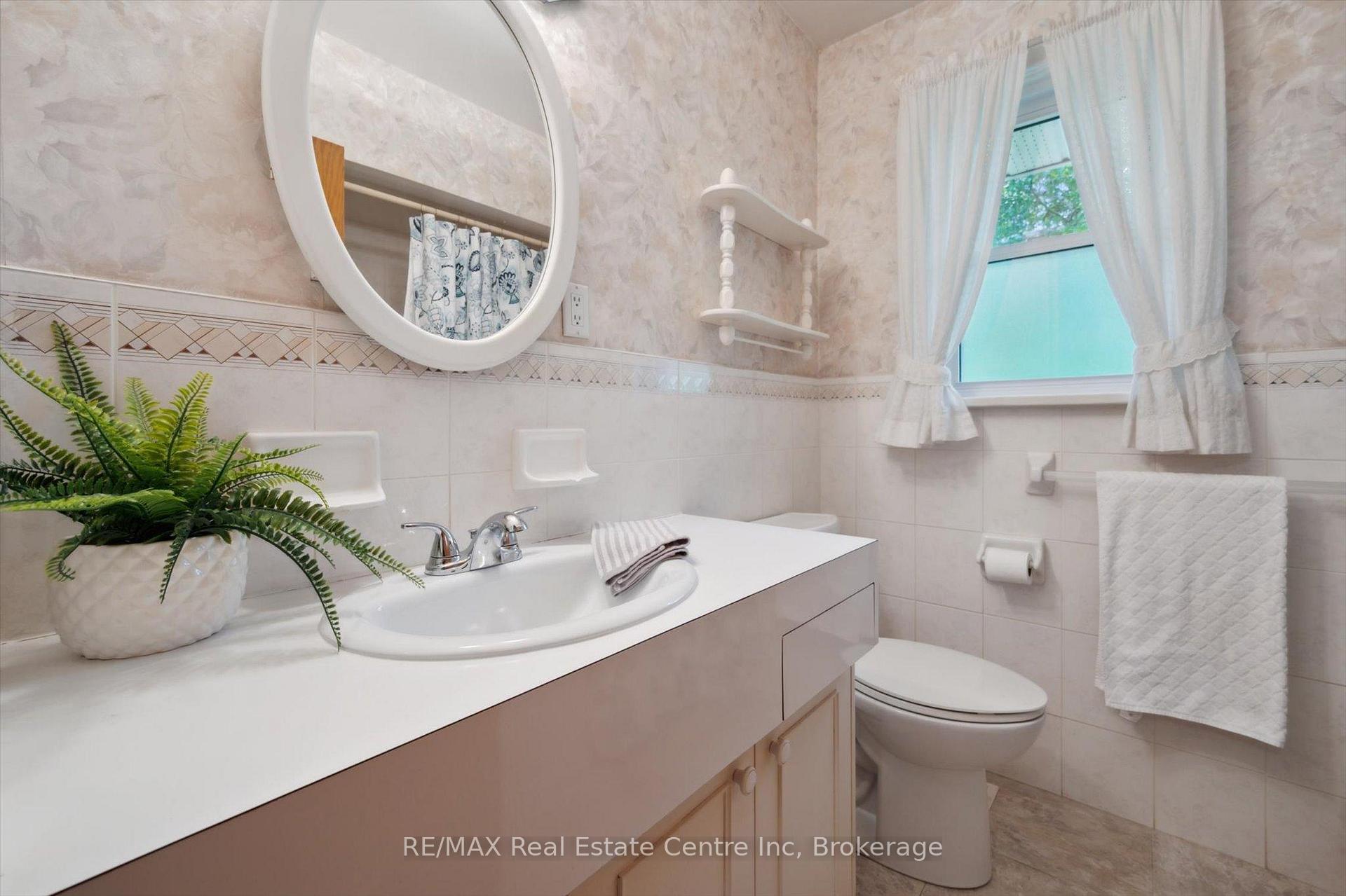 Photo 11 of 12 Gladstone Avenue, Guelph, Riverside Park — HOMEH