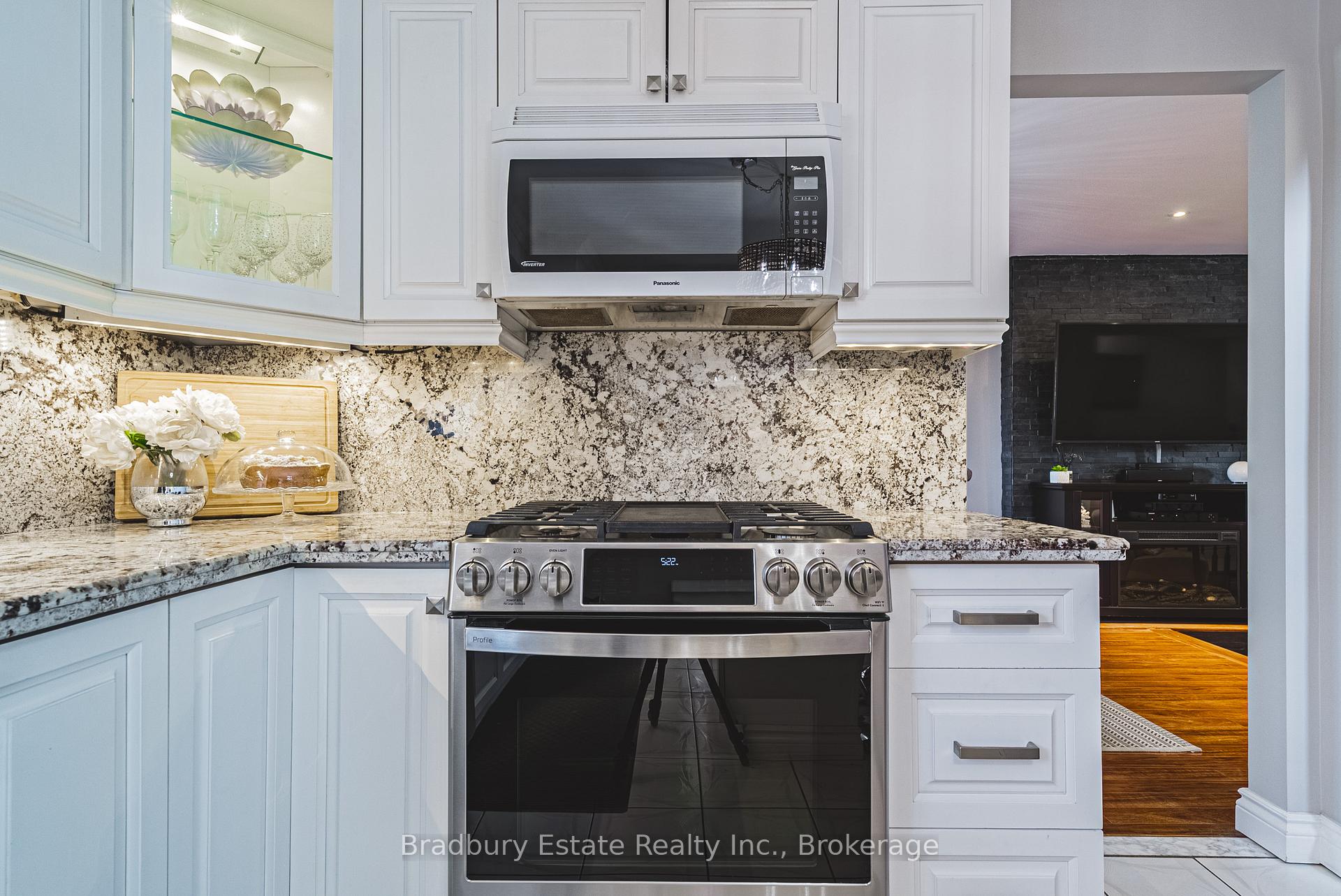 Photo 14 of 176 Highland Road W, Hamilton, Stoney Creek Mountain — HOMEH