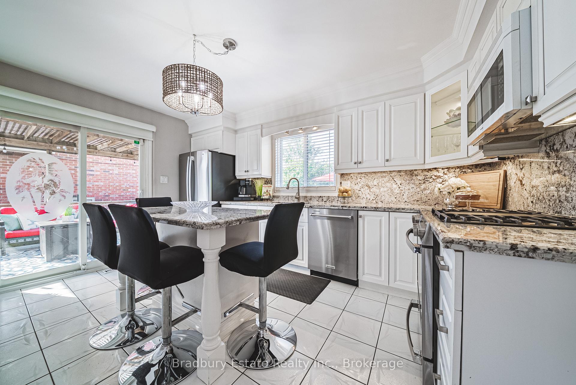 Photo 16 of 176 Highland Road W, Hamilton, Stoney Creek Mountain — HOMEH